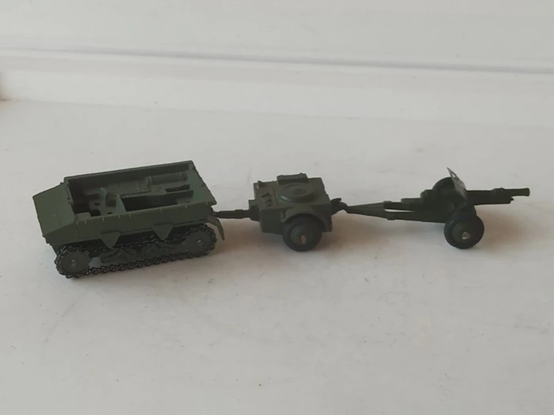 Dinky Toys 1:48 - Model military vehicle (4) - Pre War...