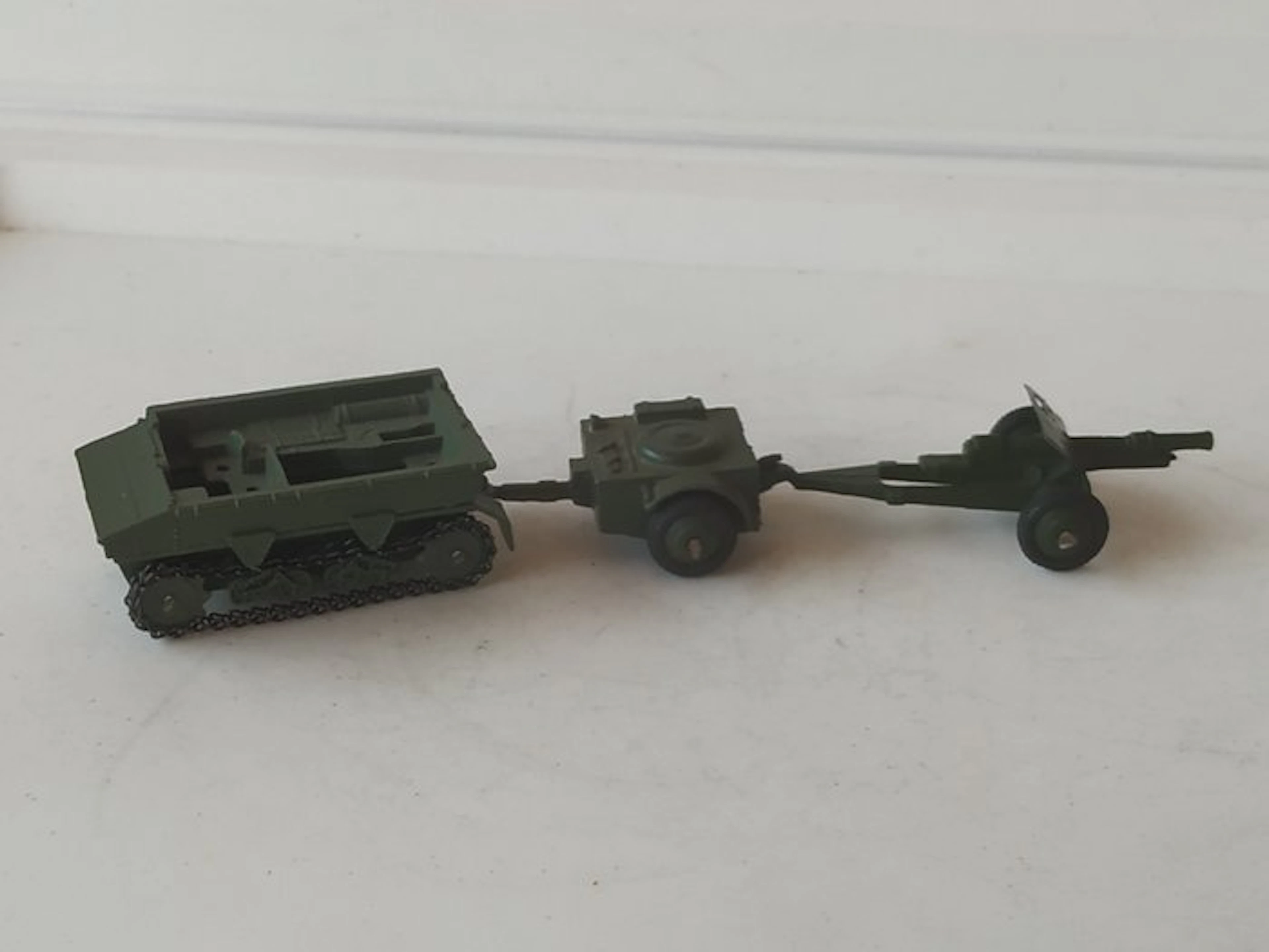 Dinky Toys 1:48 - Model military vehicle (4) - Pre War...