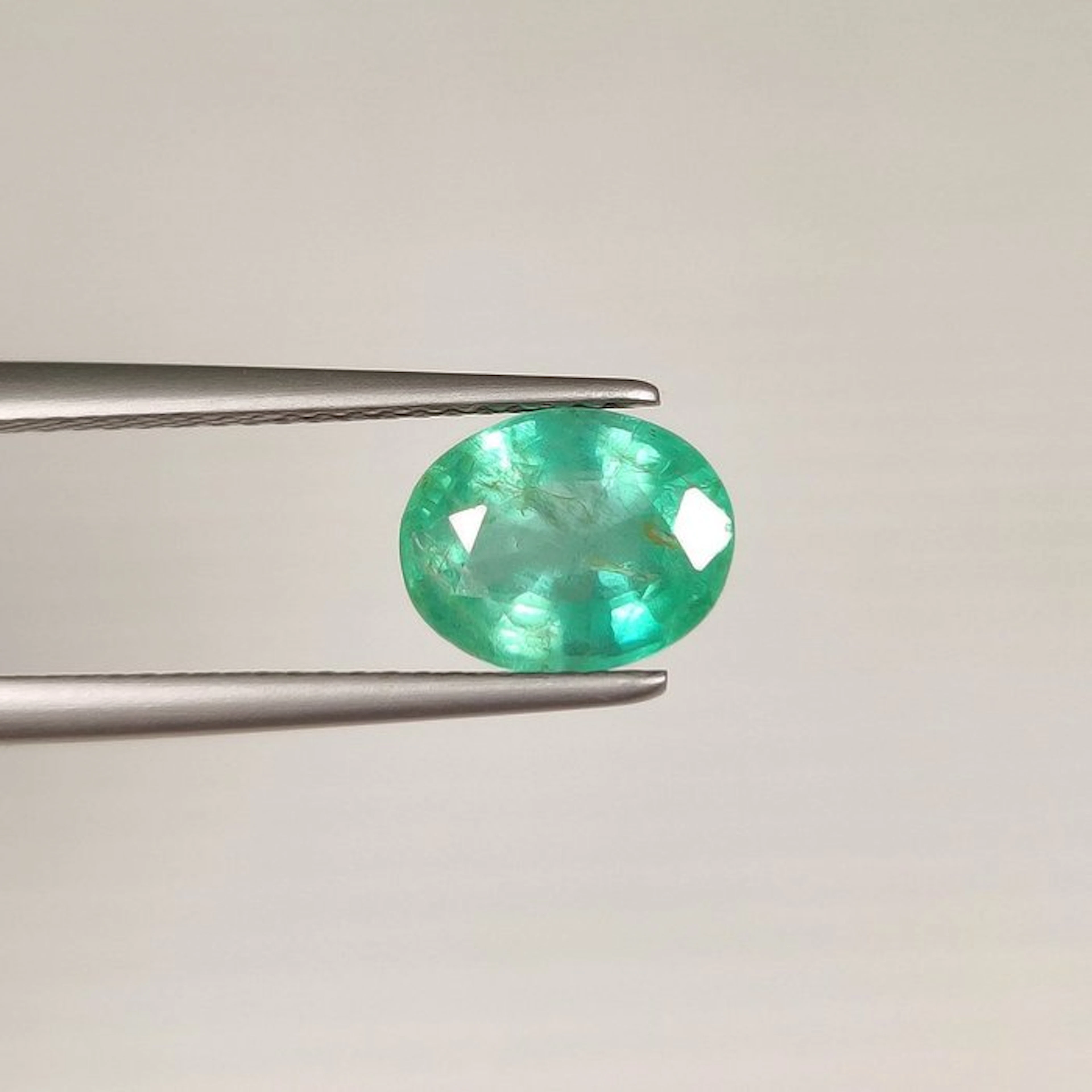 1 pcs Green Emerald - 1.99 ct - International Gemological Institute (IGI)