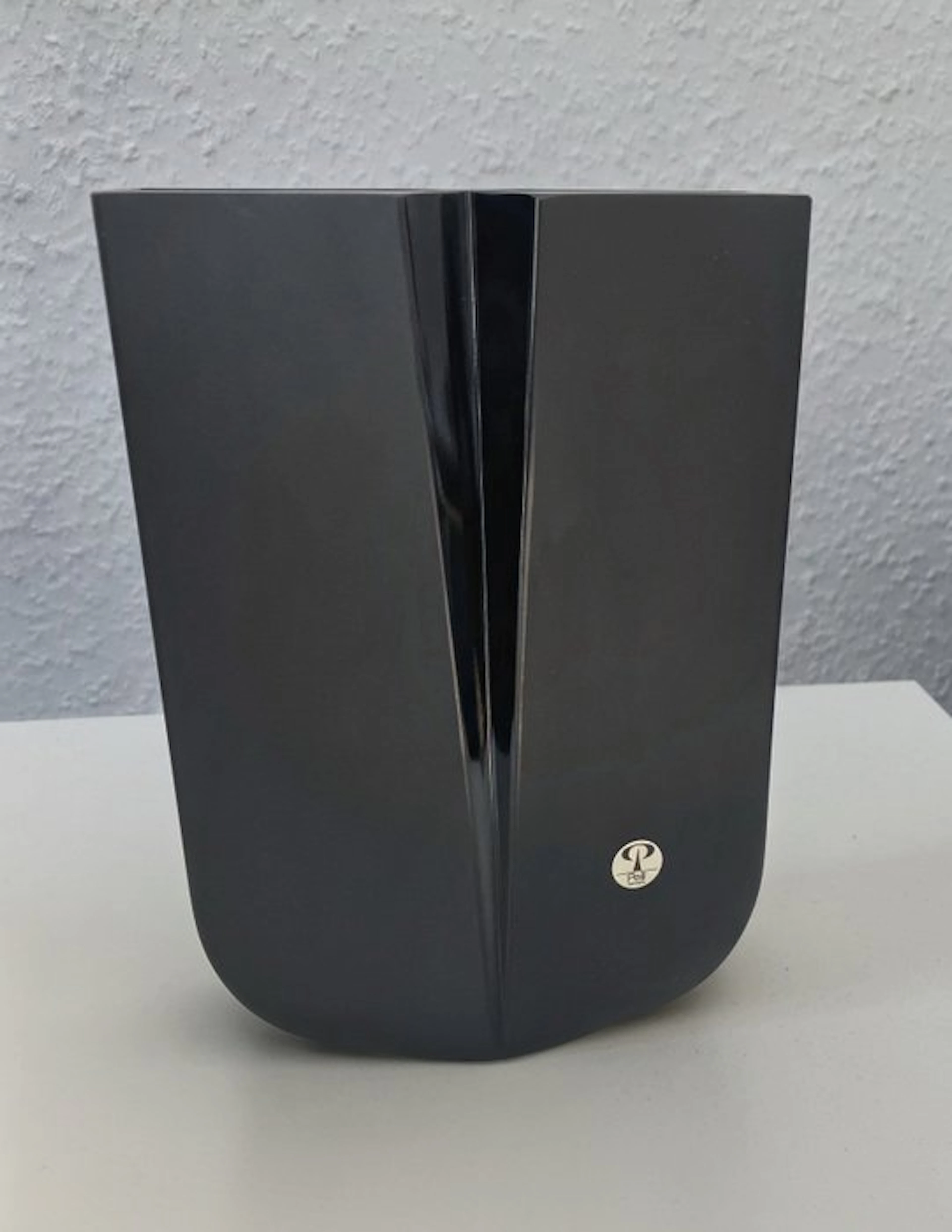 Vase - Glass - Opal glass / black glass