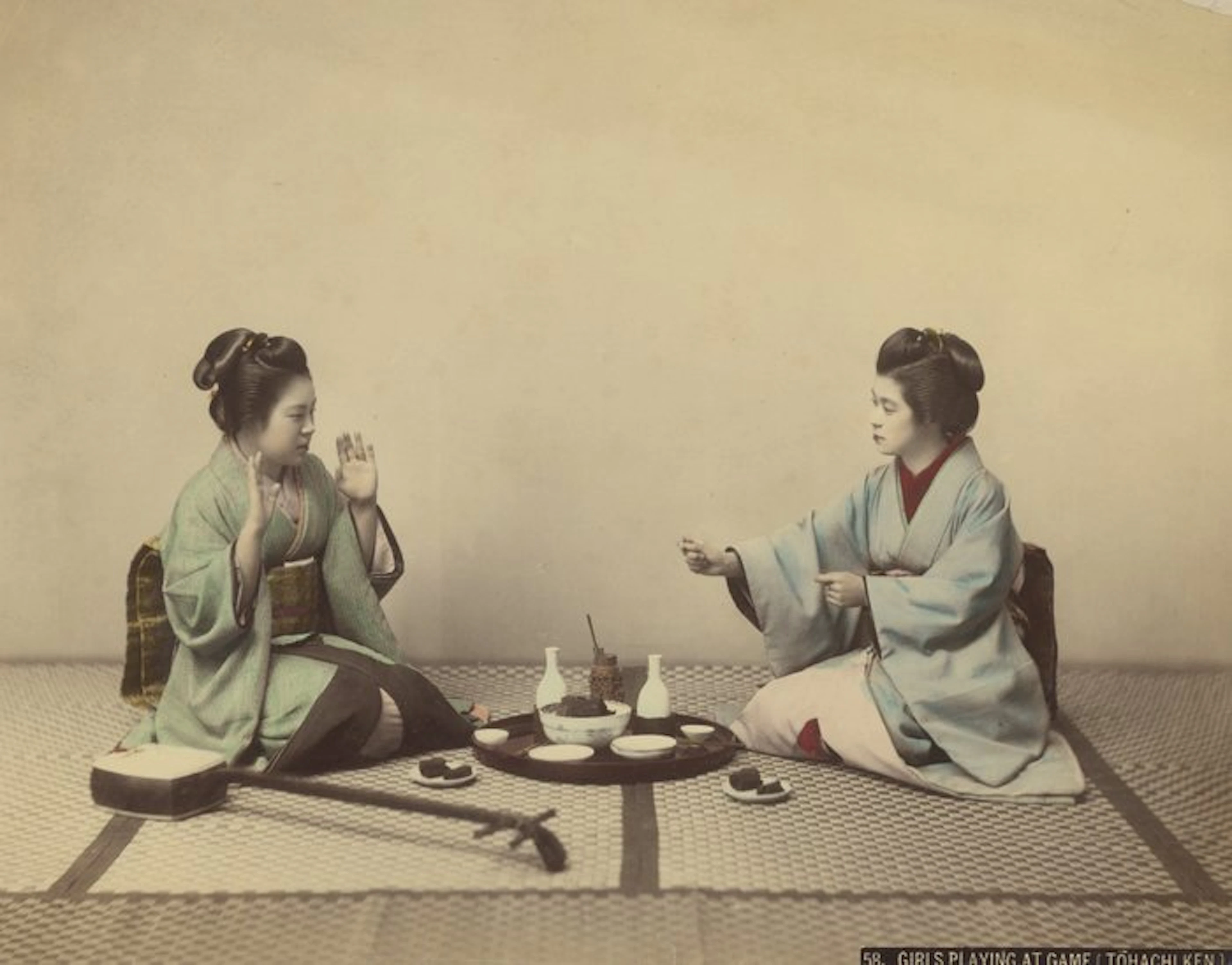 Kuzakabe Kimbei, Yokohama School (XIX) - Girls playing at game