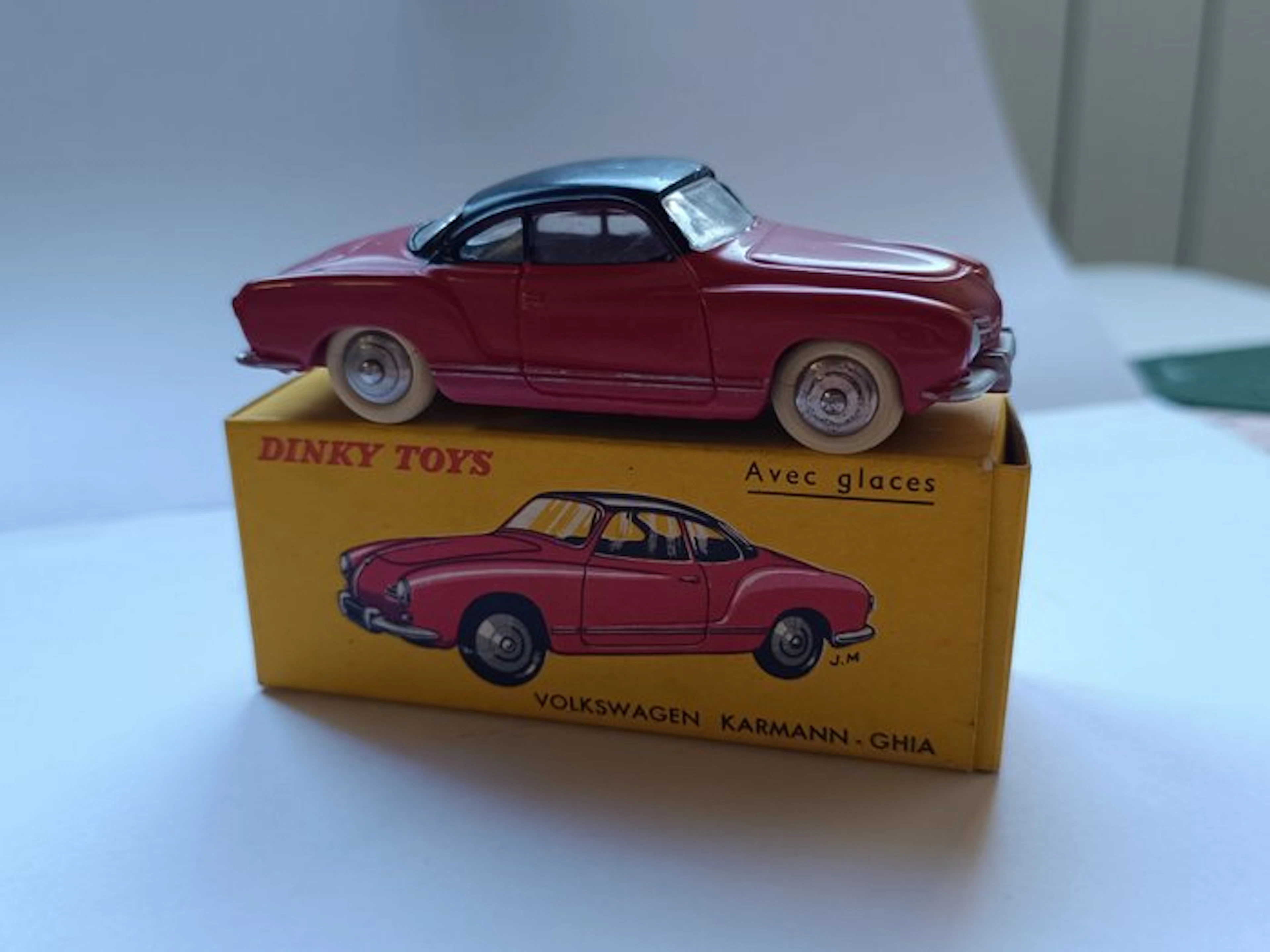Dinky Toys 1:43 - Model kit - Volkswagen Karmann Ghia - 24 N