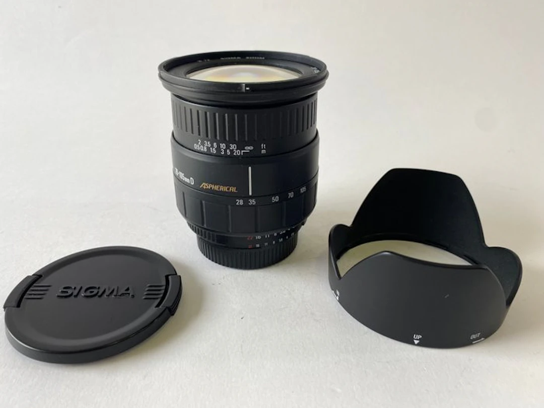 Sigma Zoom 28-105mm 1:2,8-4 D Aspherical (Nikon Mount). Zoomlens