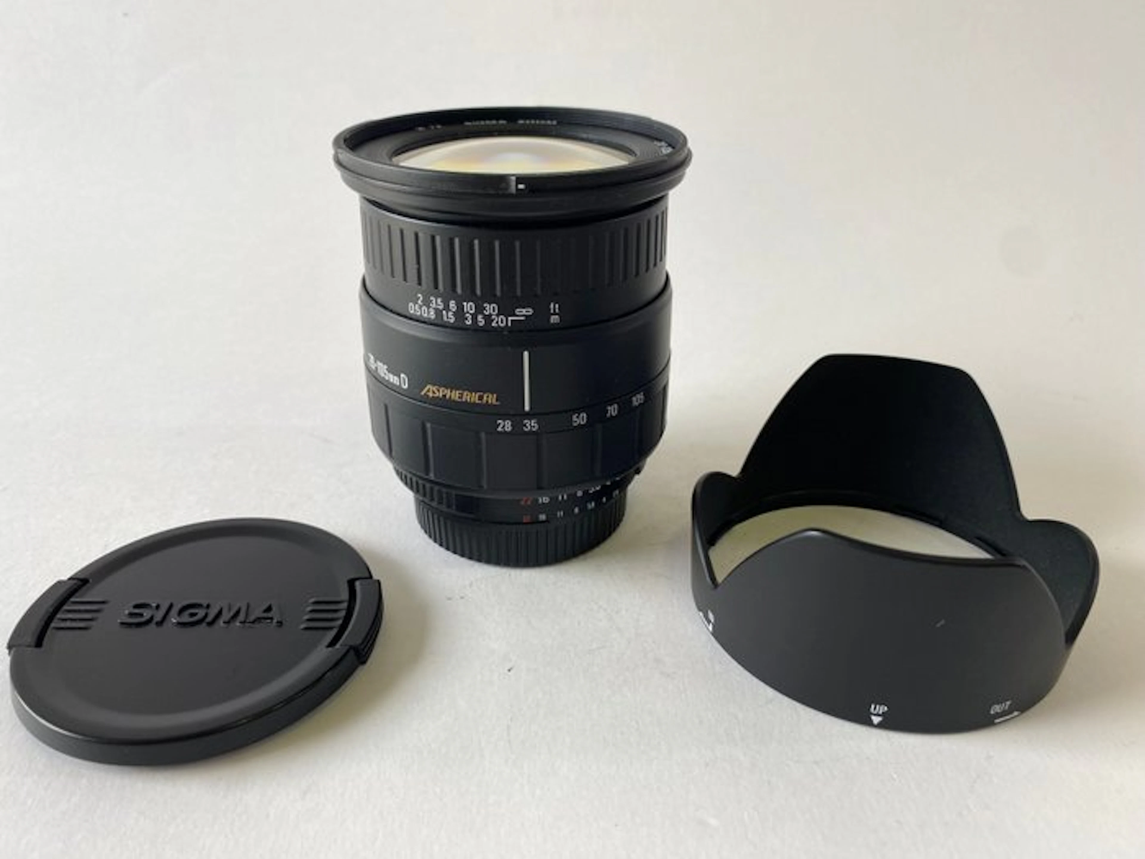 Sigma Zoom 28-105mm 1:2,8-4 D Aspherical (Nikon Mount). Zoomlens