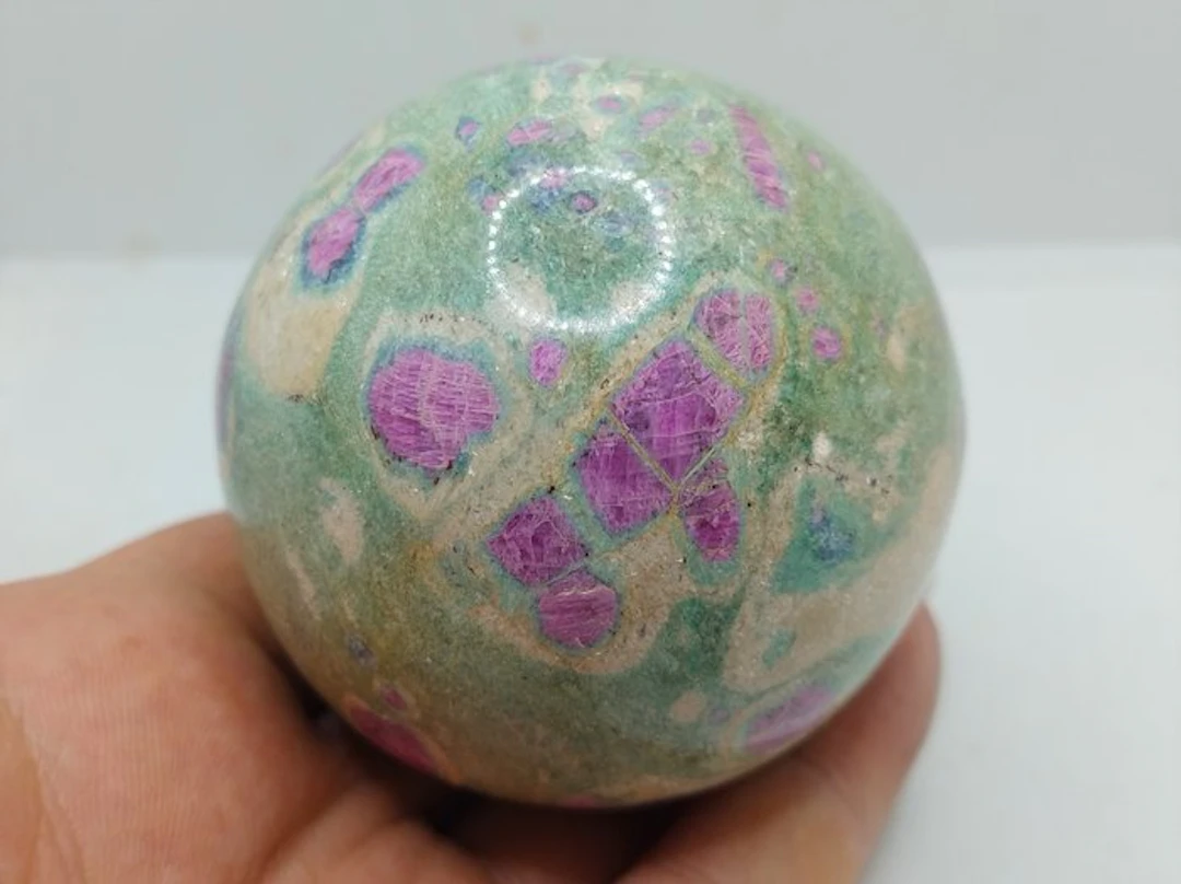 Ruby in Zoisite - Sphere- 460 g