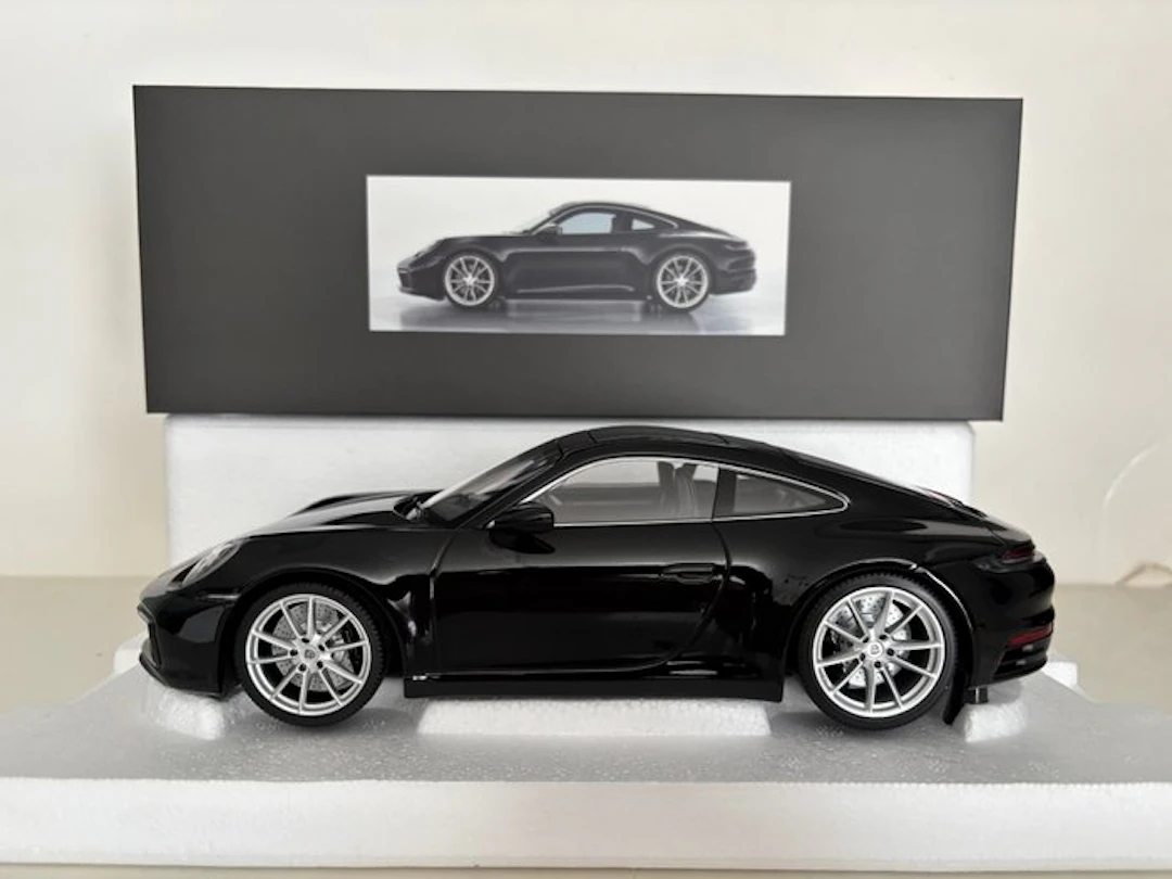 MiniChamps 1:18 - Model coupé - Porsche 911 (992) Carrera 4S
