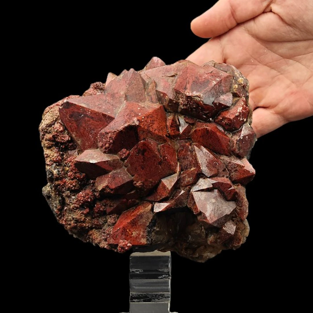 Coarse red hematoid quartz