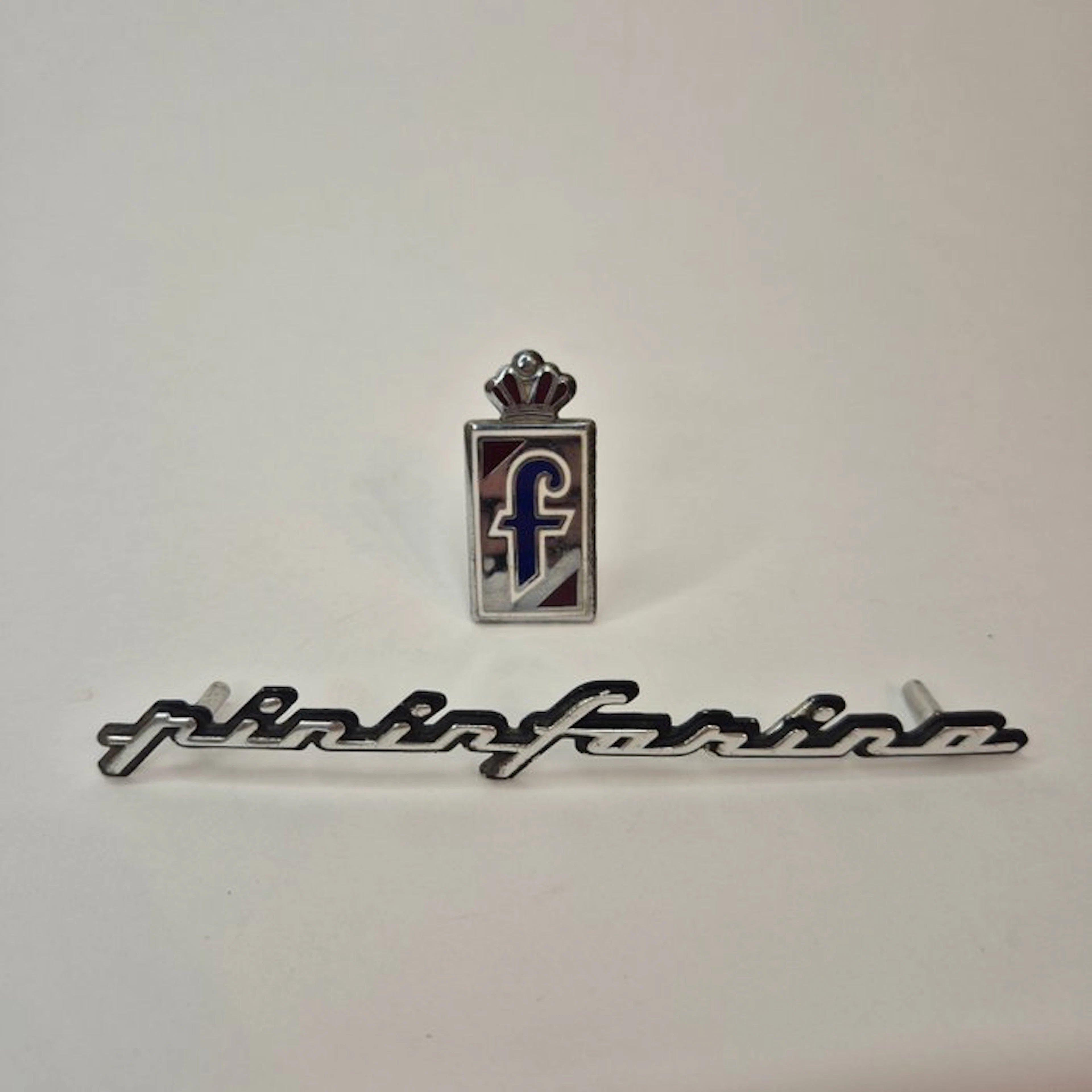 Car mascot - Pininfarina - Distintivo Pininfarina - 1960-1970