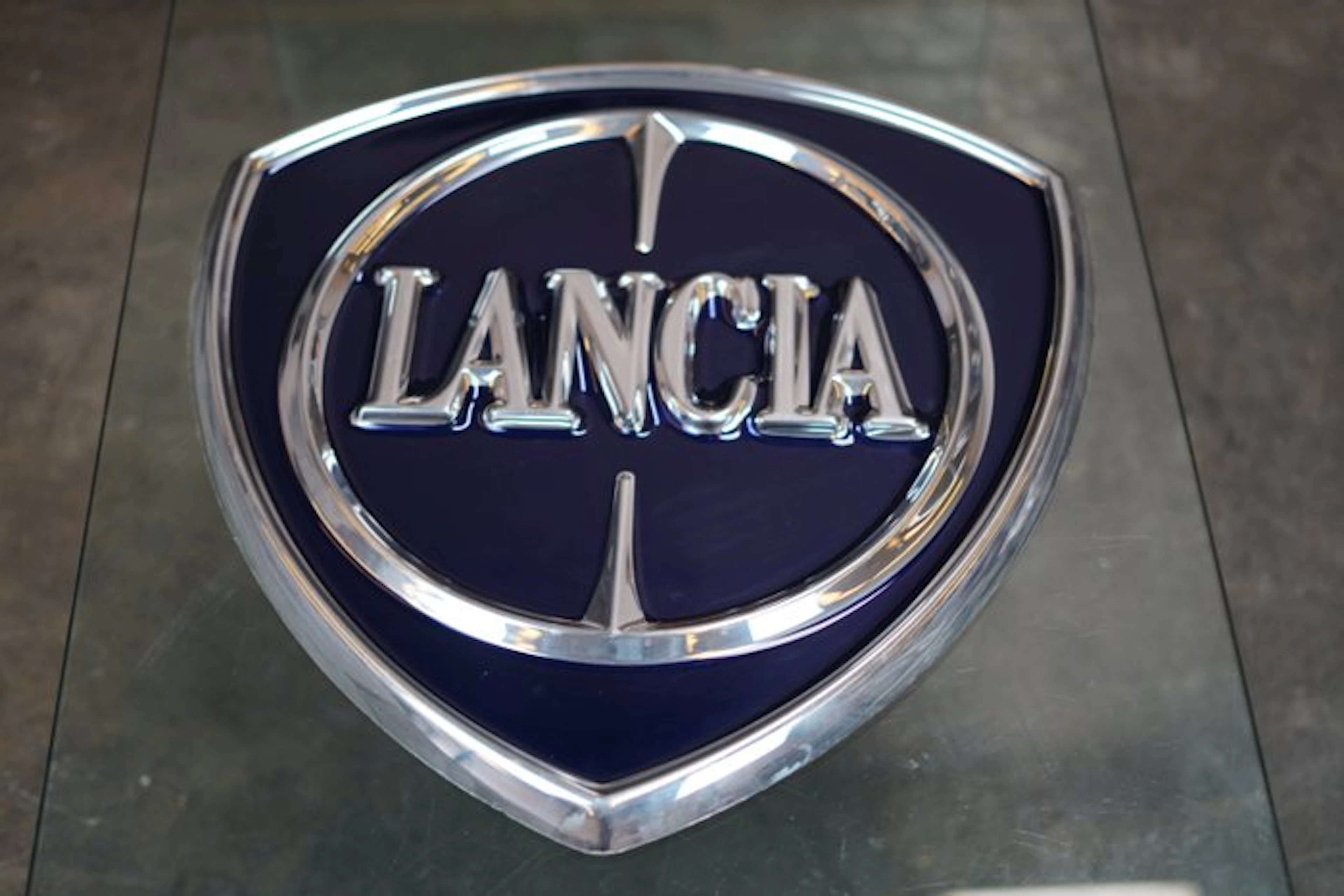 Lancia - Lancia badge emblem - Sign - Metal, Chrome, Plastic