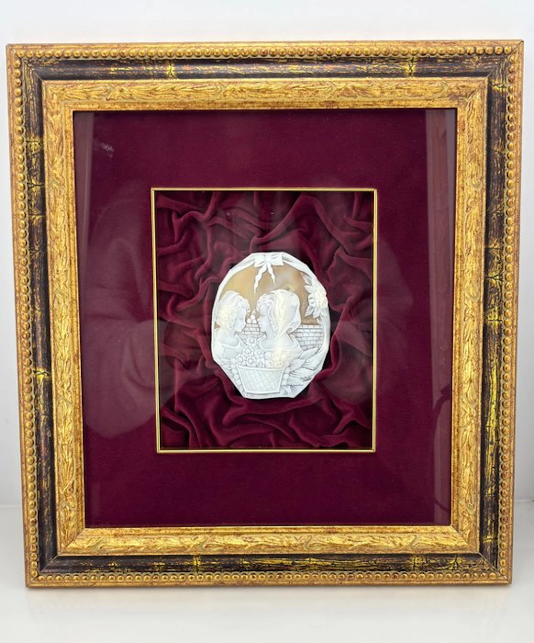 Cassis madagascariensis - Cameo - Hand-engraved cameo