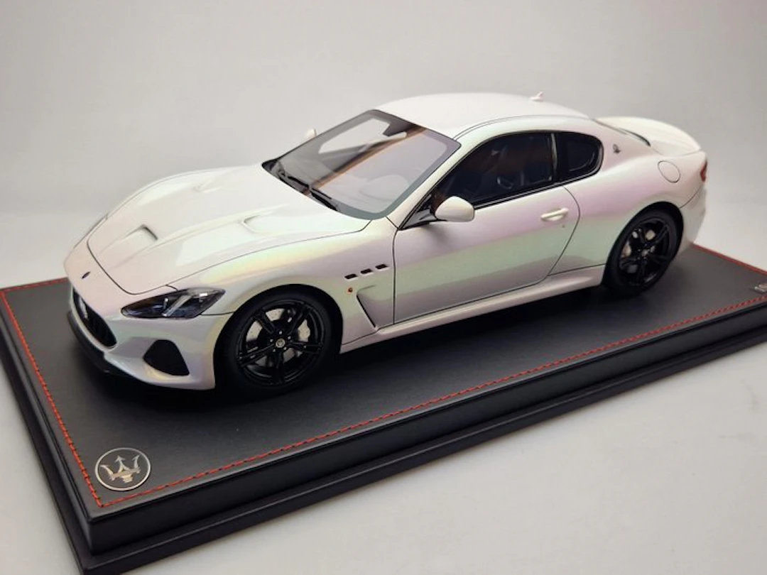 211-TwoEleven 1:18 - Model car - Maserati Gran Turismo –...