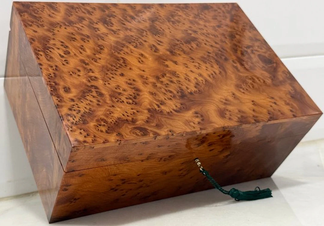 Casket - Kingwood, Thuya