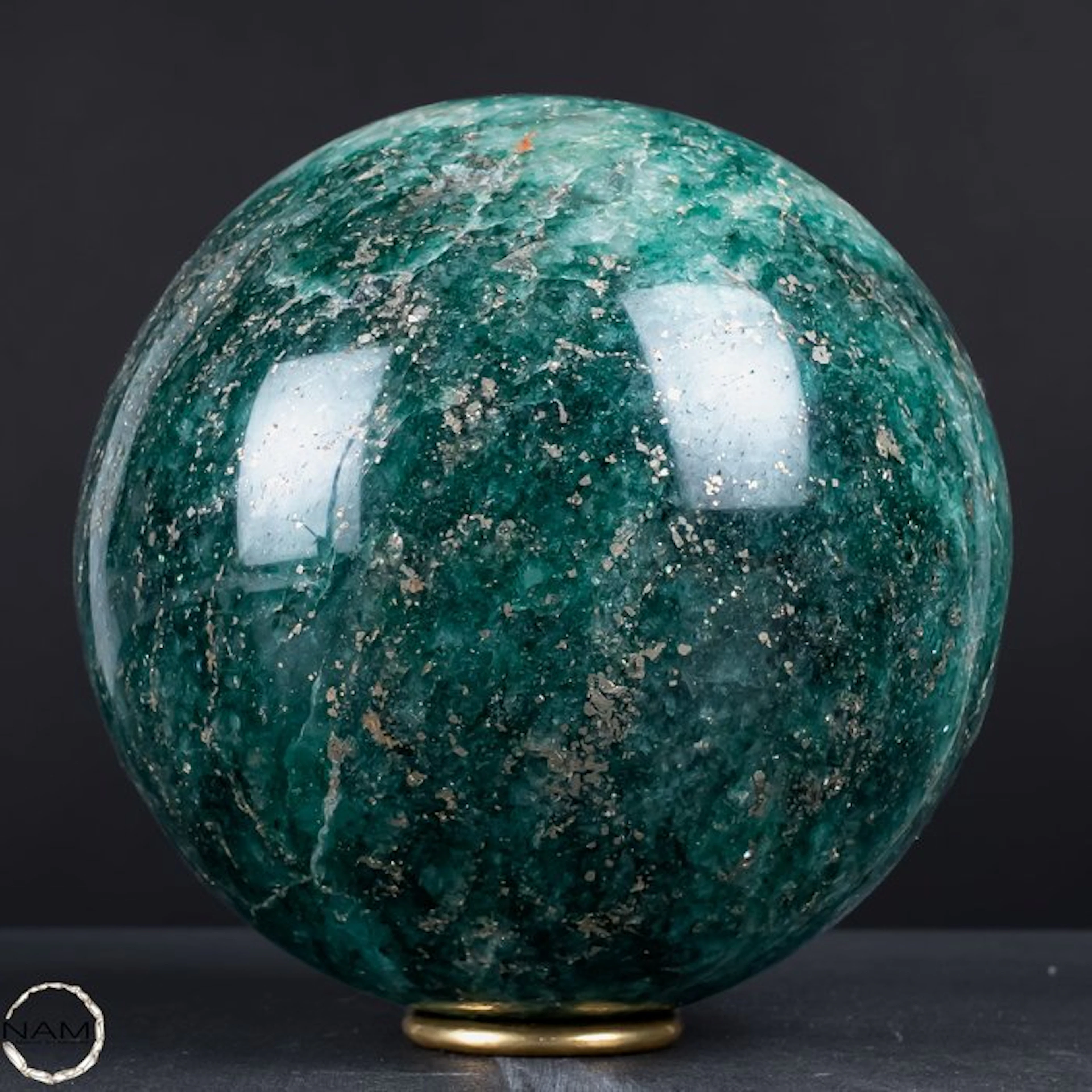 Green Aventurine sphere – Natural elegance in captivating...