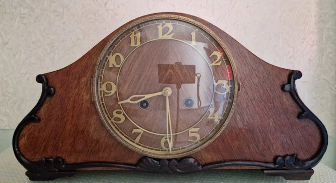 Table clock - - Walnut - 1930-1940