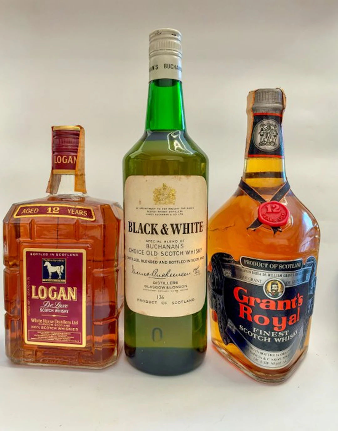 Black & White + Grant Royal 12yo + Logan De Luxe 12yo - 75cl - 3 bottles
