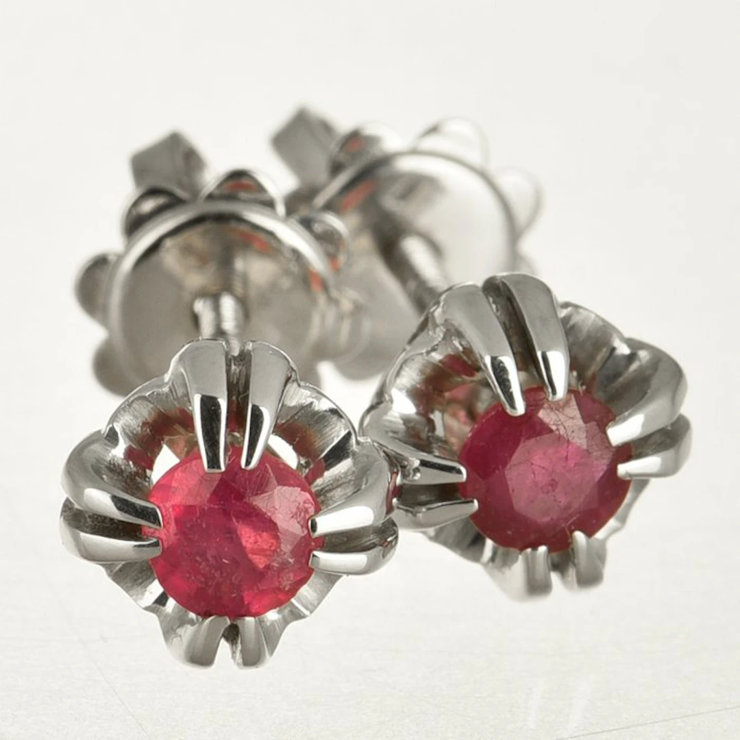 Stud earrings - 18 kt. White gold Ruby