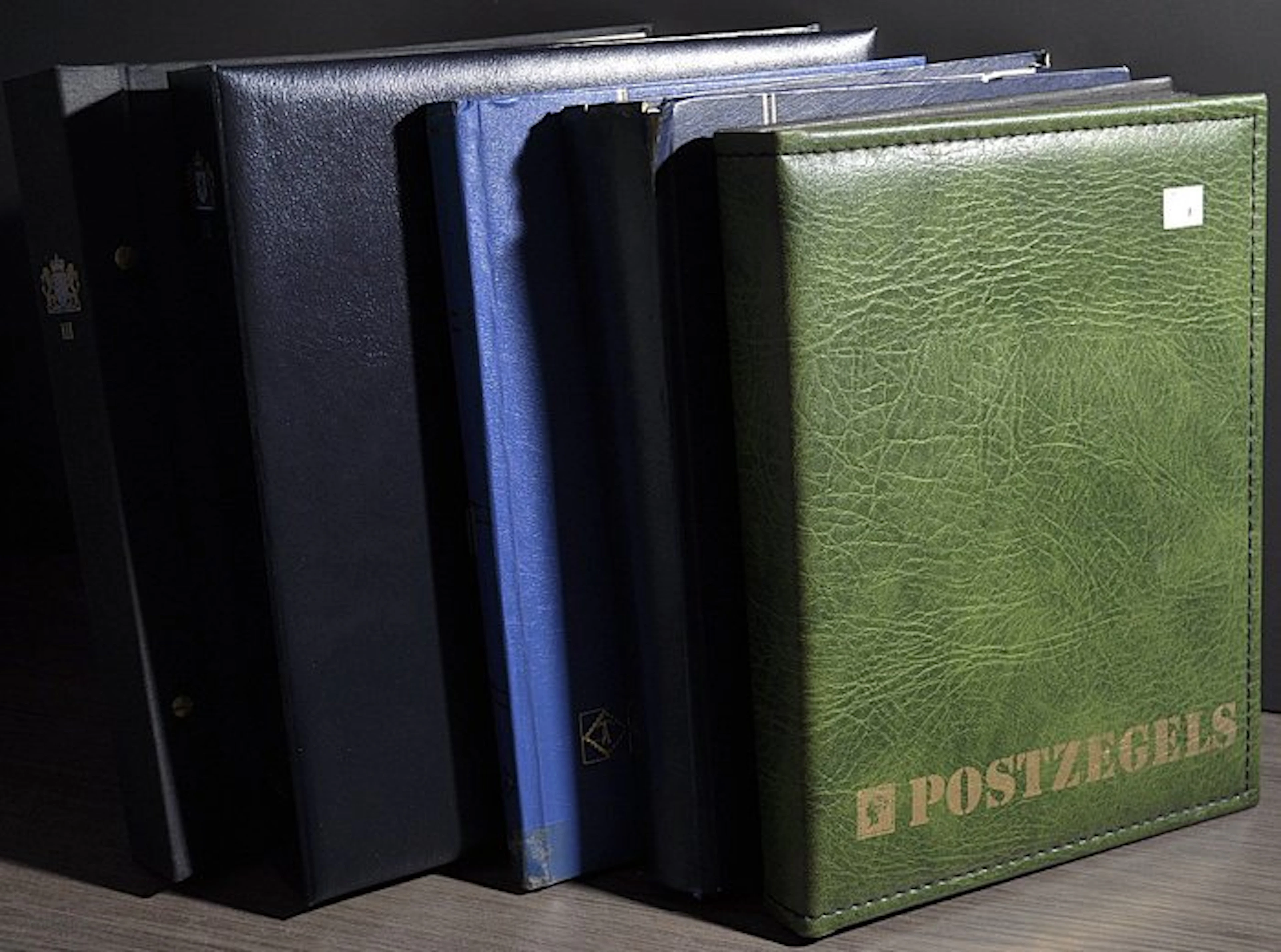 Netherlands - Inspection lot in various albums and stockbooks