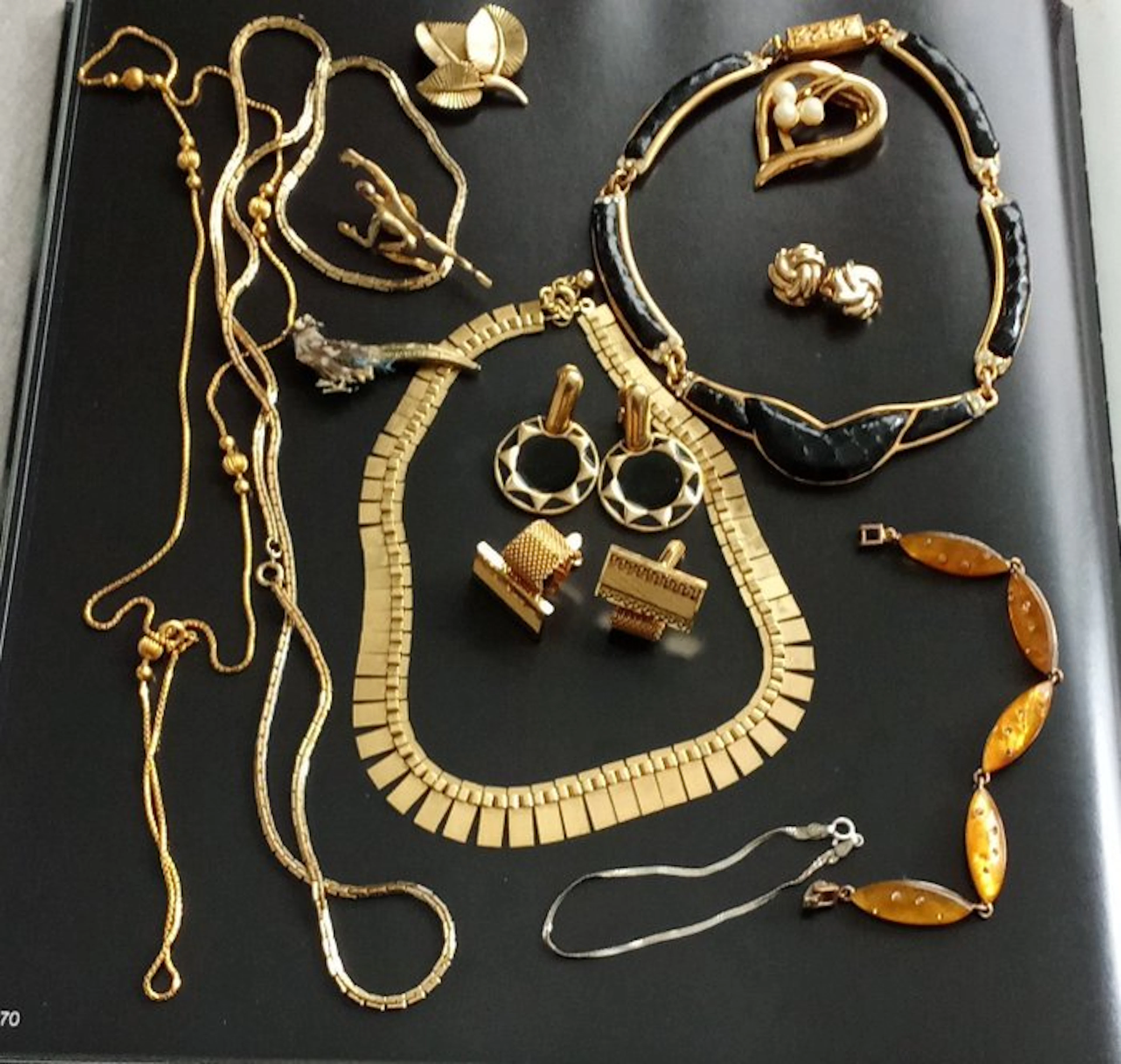 Memorabilia collection - jewelry lot - Monet, Soleil, Arconda, Americ