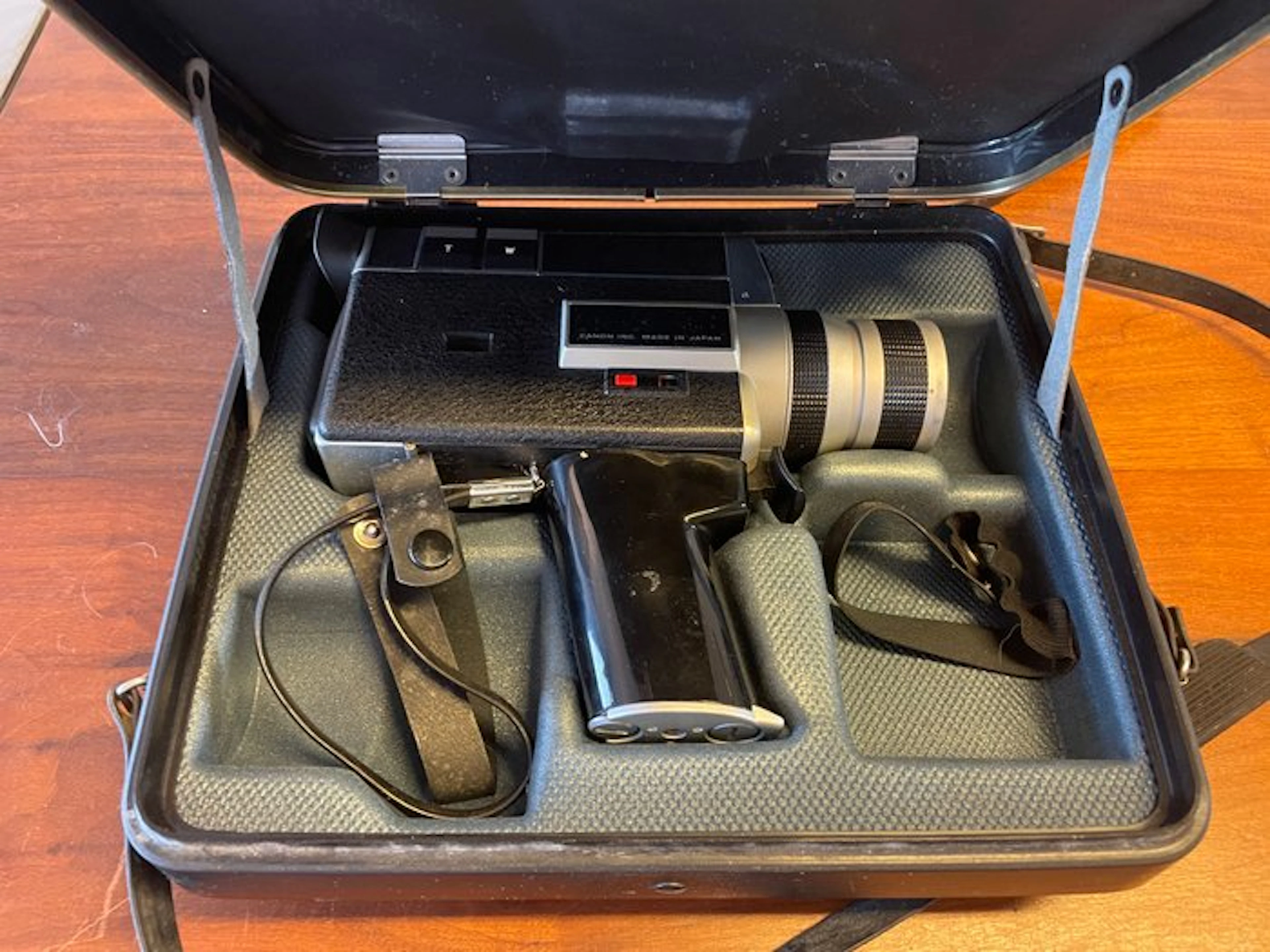 Canon Auto Zoom 518 SV Super 8 Film camera with case Analogue camera