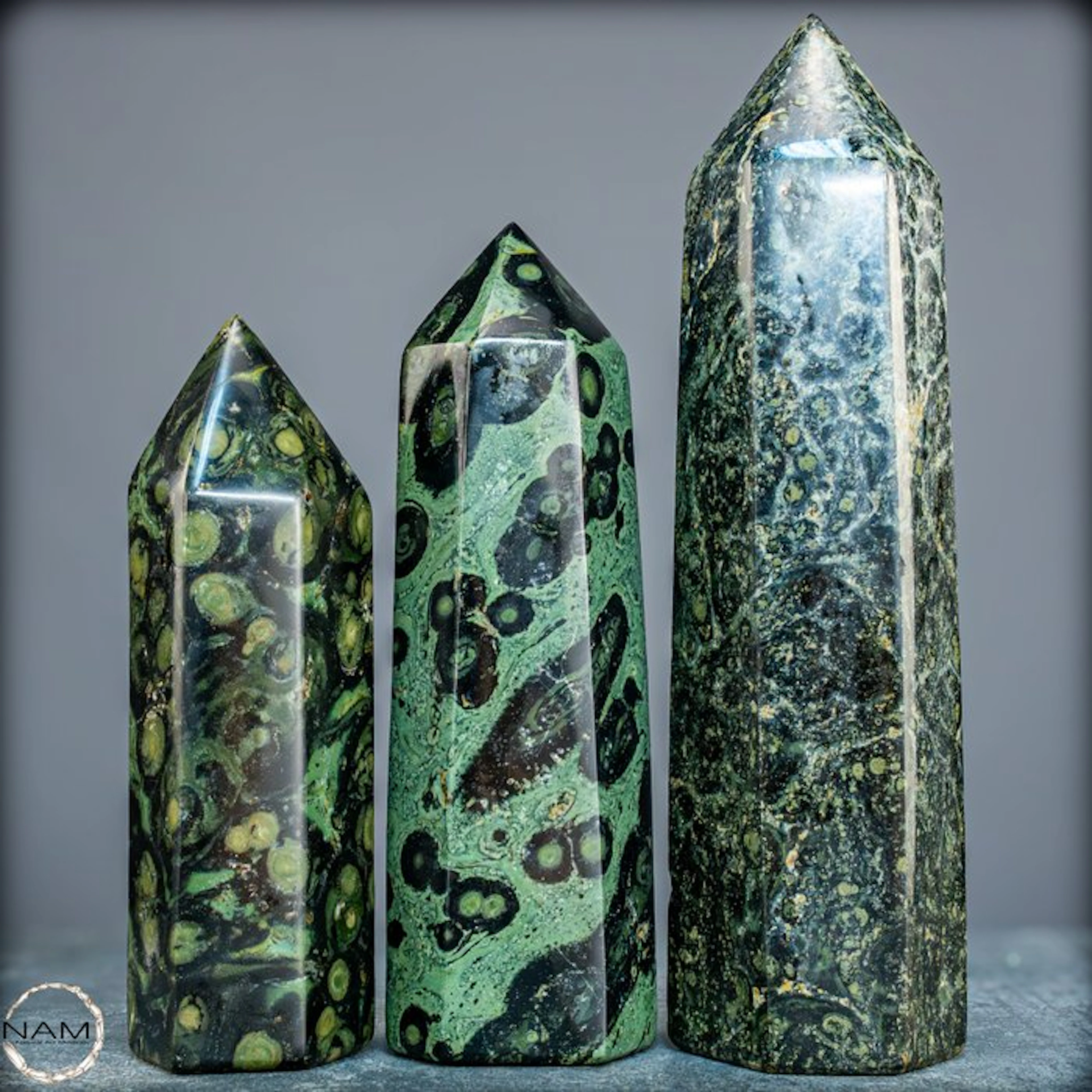 Kambaba Jasper Obelisk Set – 3 impressive natural stone...