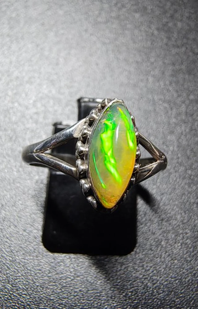 Ring with natural opal – 925 silver – Marquise cabochon –...