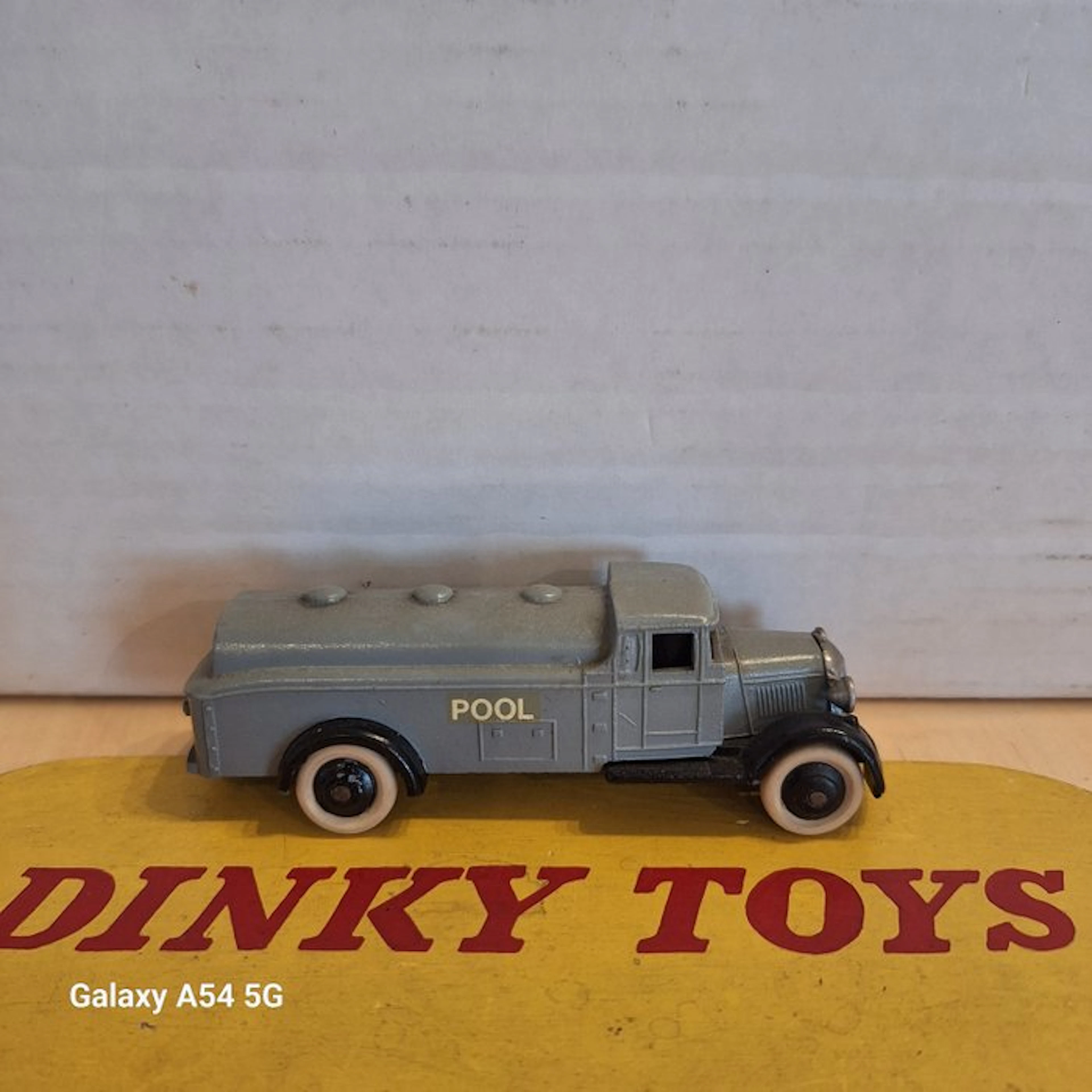 Dinky Toys 1:43 - Model car - Dinky Toys - 25 Series Tanker Wagon