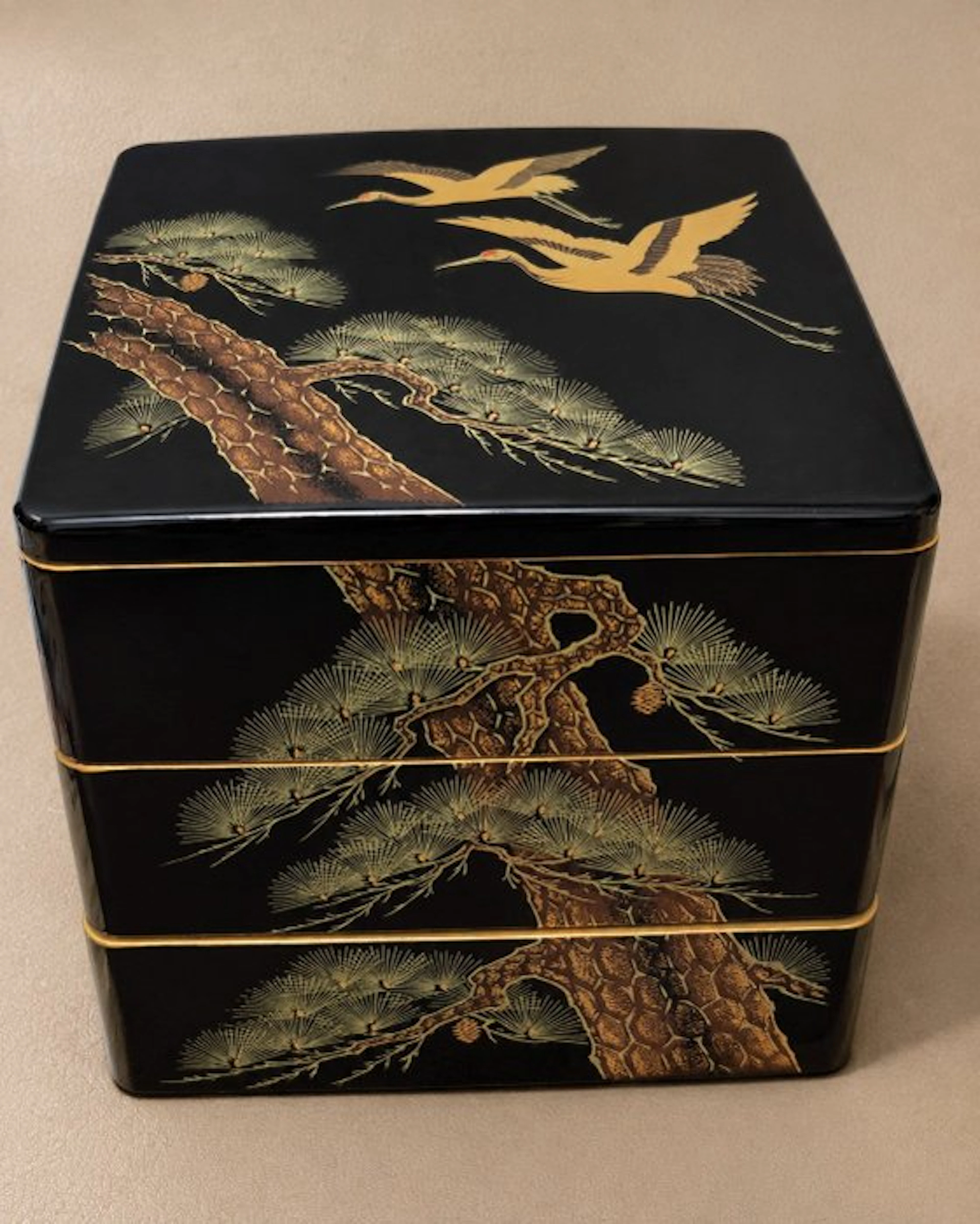 Decorative ornament - Pine and Crane Pattern Lacquerware - Japan