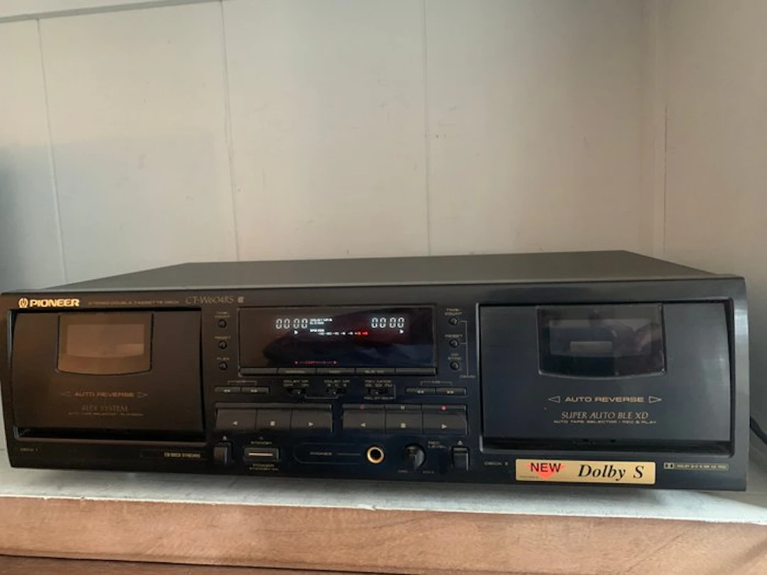 Pioneer - CT-W604RS Dual Auto-Reverse Stereo Audio-cassette deck