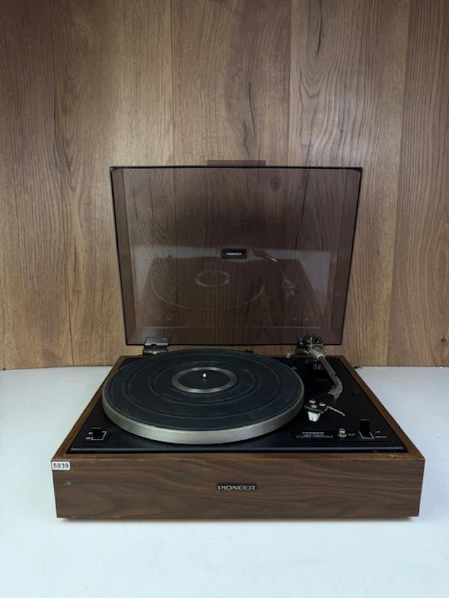 Pioneer - PL-15C Turntable