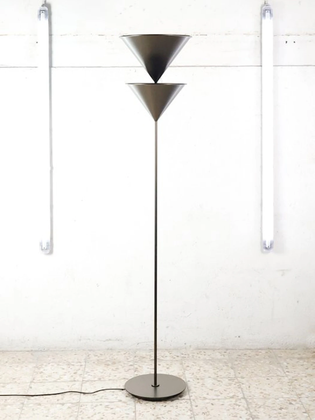 Oluce - Vico Magistretti - Floor lamp - Pascal - Metal, Aluminium