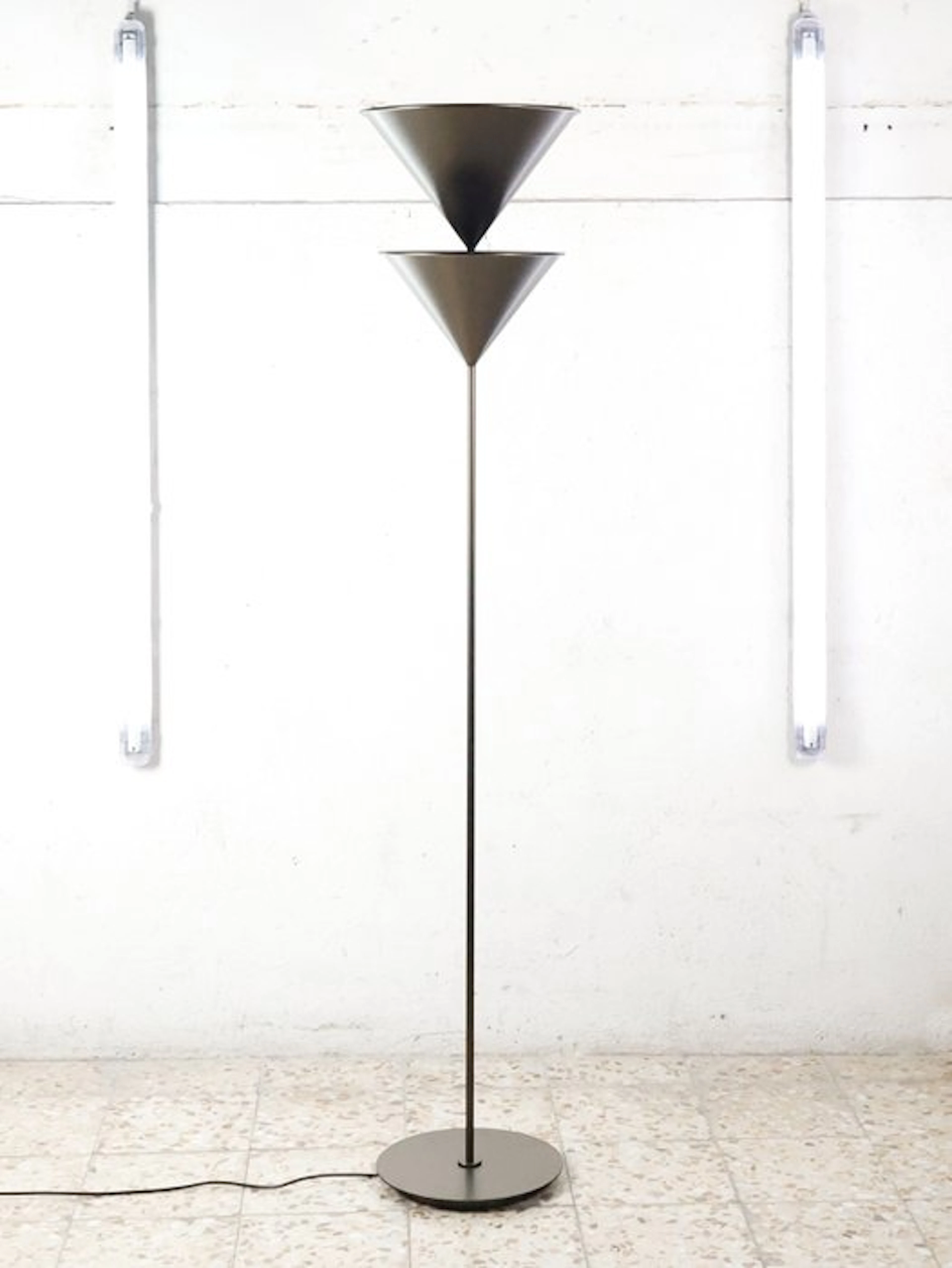 Oluce - Vico Magistretti - Floor lamp - Pascal - Metal, Aluminium