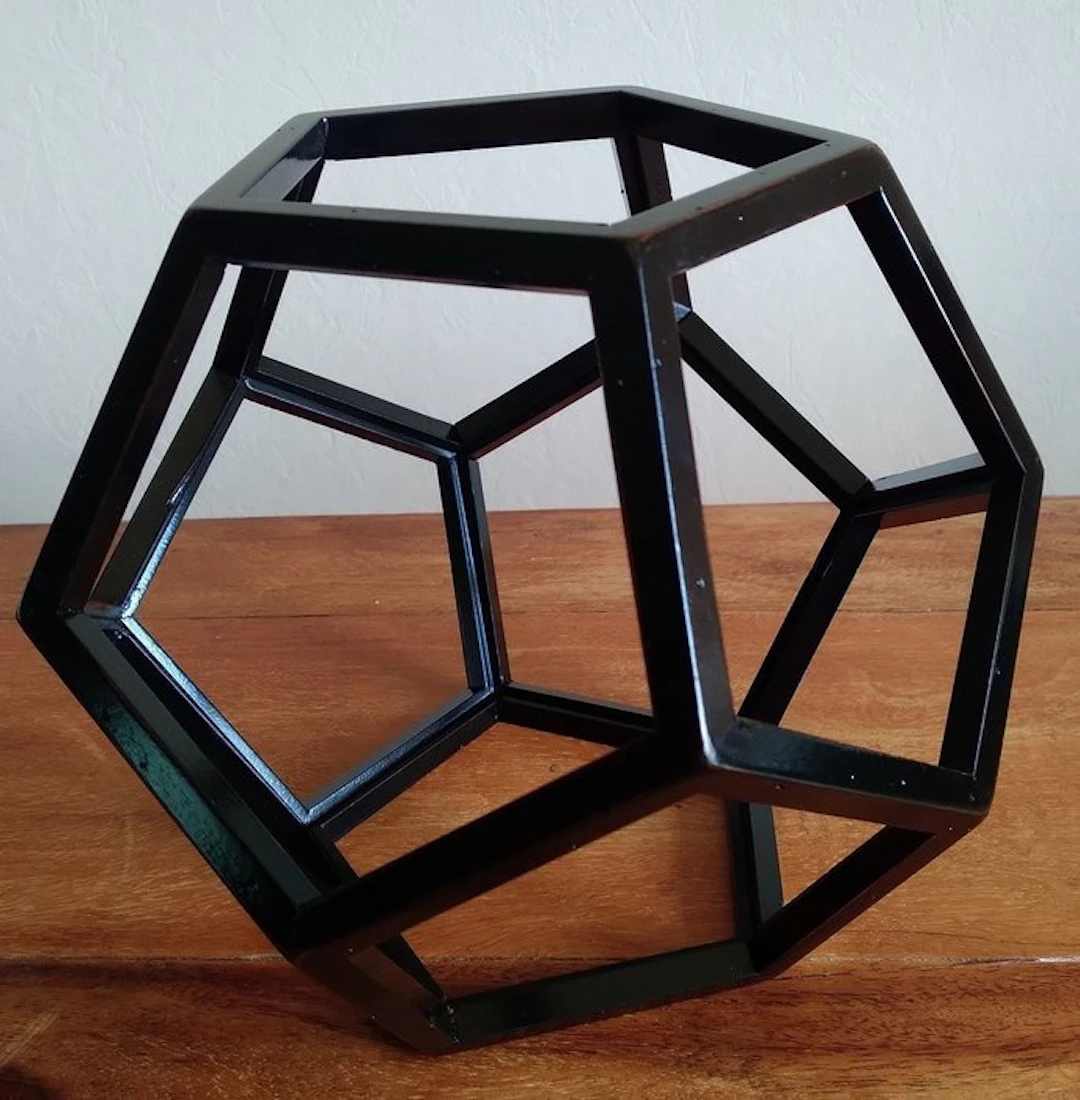 Themed collection - Platonic figure - Dodecahedron - 12 equal pentagons.