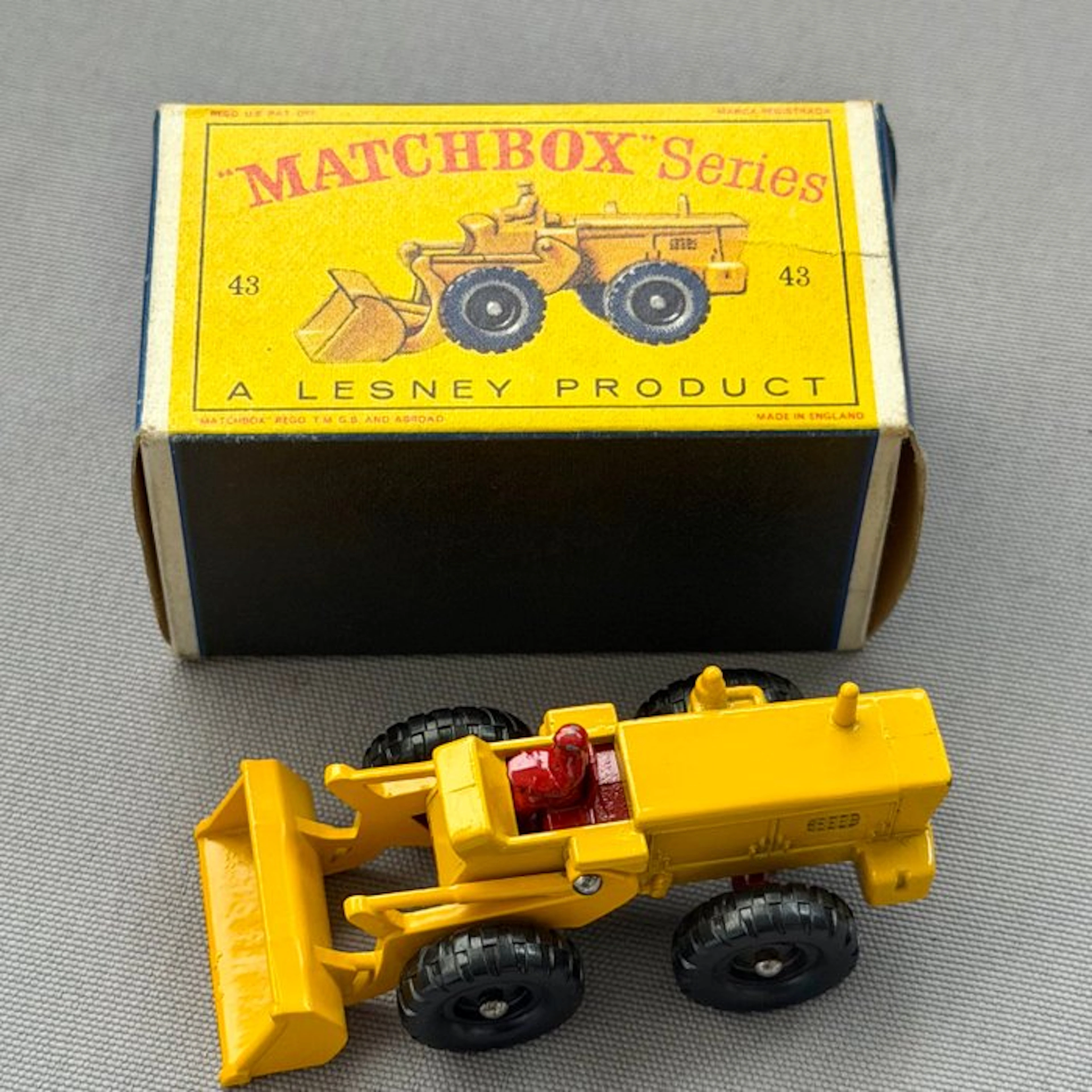 Matchbox 1:64 - Model car - Aveling-Barford Tractor Shovel