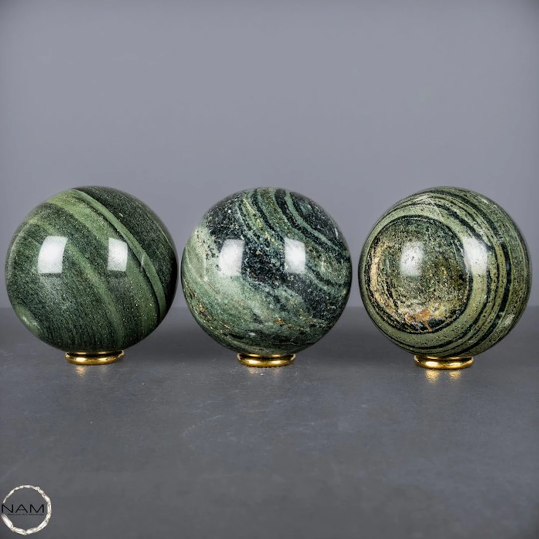 Kambaba Jasper Sphere Set – Fascinating banded natural...
