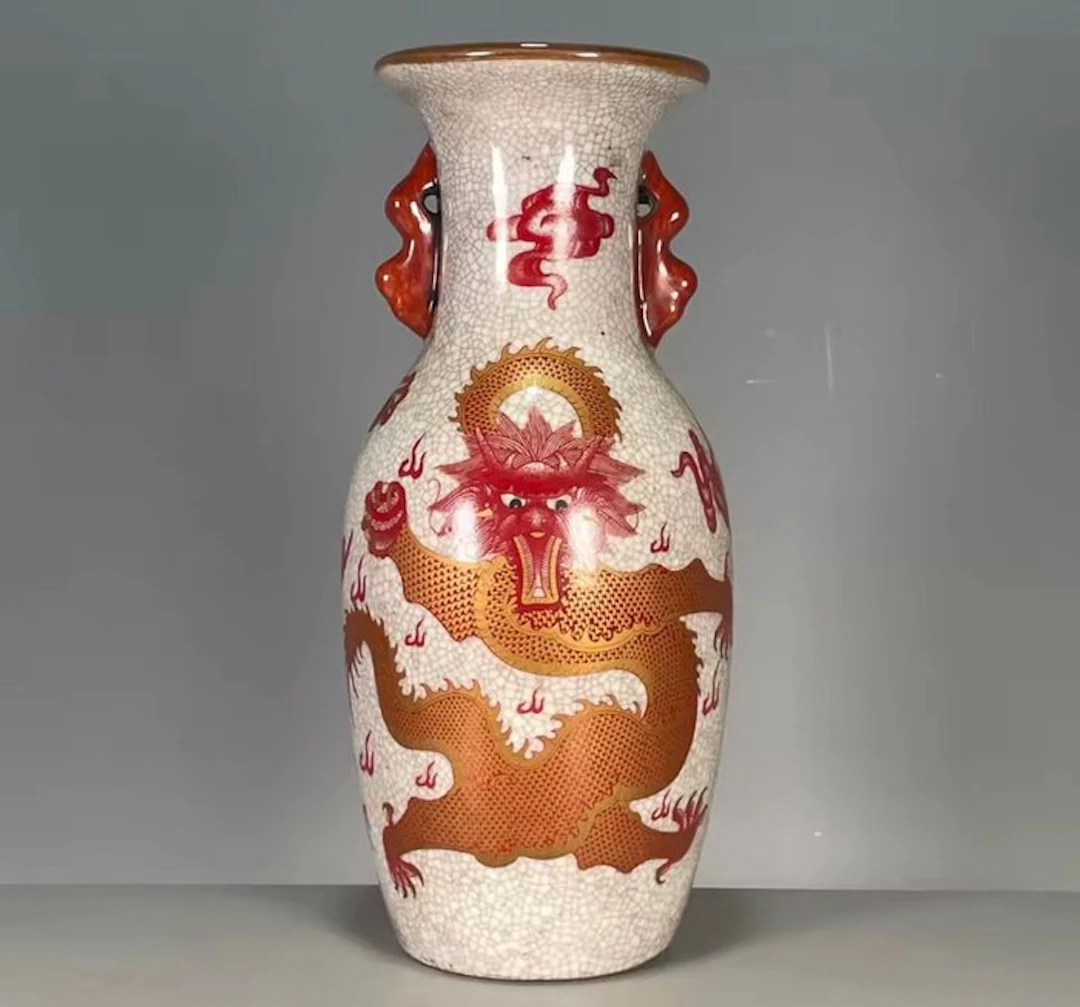 Vase - Porcelain - China - Ancient red-dragon vase (No reserve price)
