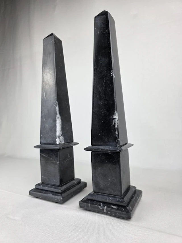 Sculpture, Coppia di Obelischi Neoclassici XX Sec. - 36.5 cm - Nero Marquina