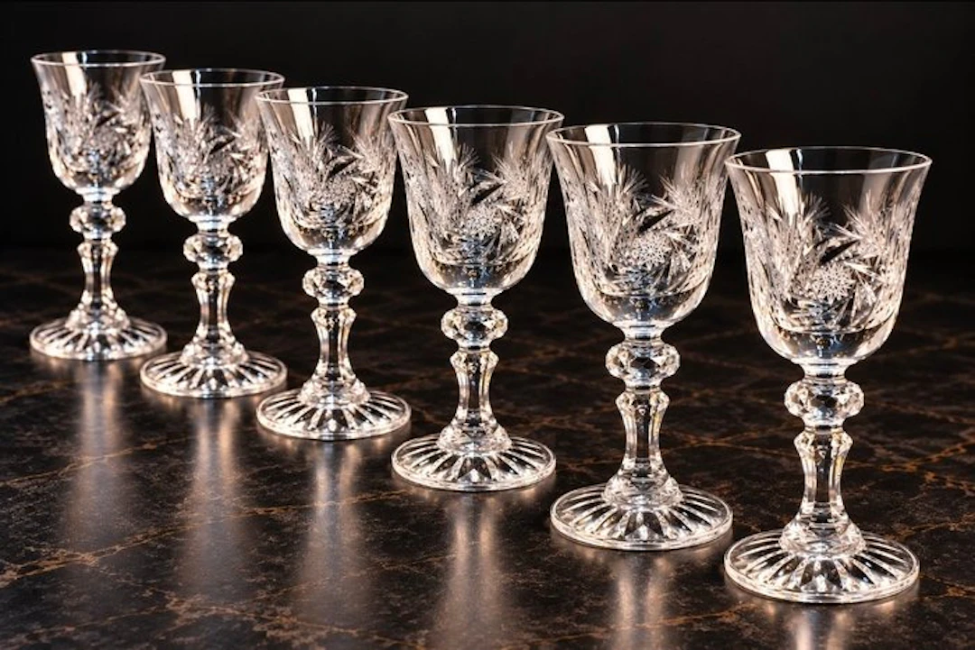 Cristal Julia - Drinking service - faceted crystal - 6 stemmed glasses.