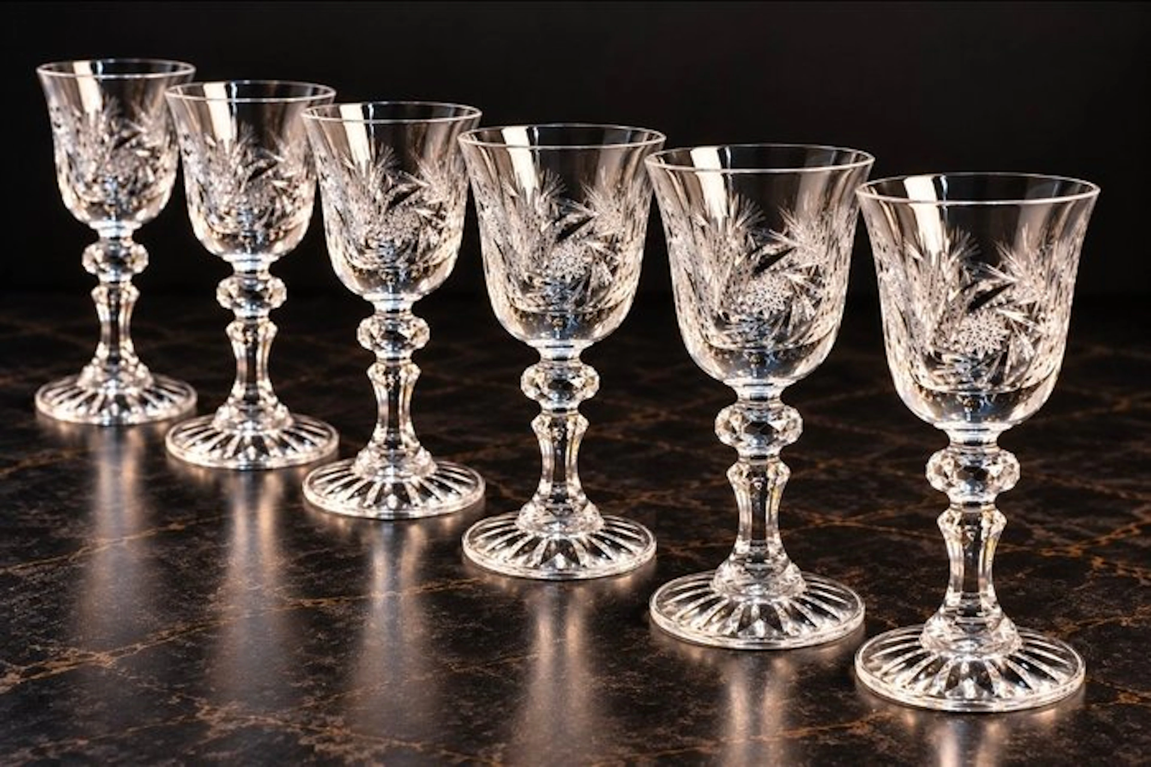Cristal Julia - Drinking service - faceted crystal - 6 stemmed glasses.