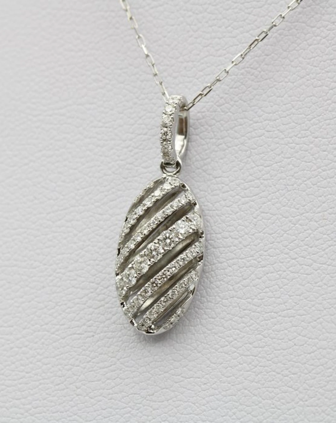 Pendant - 18 kt. White gold - 0.55ct. tw. Diamond (Natural) - Diamond