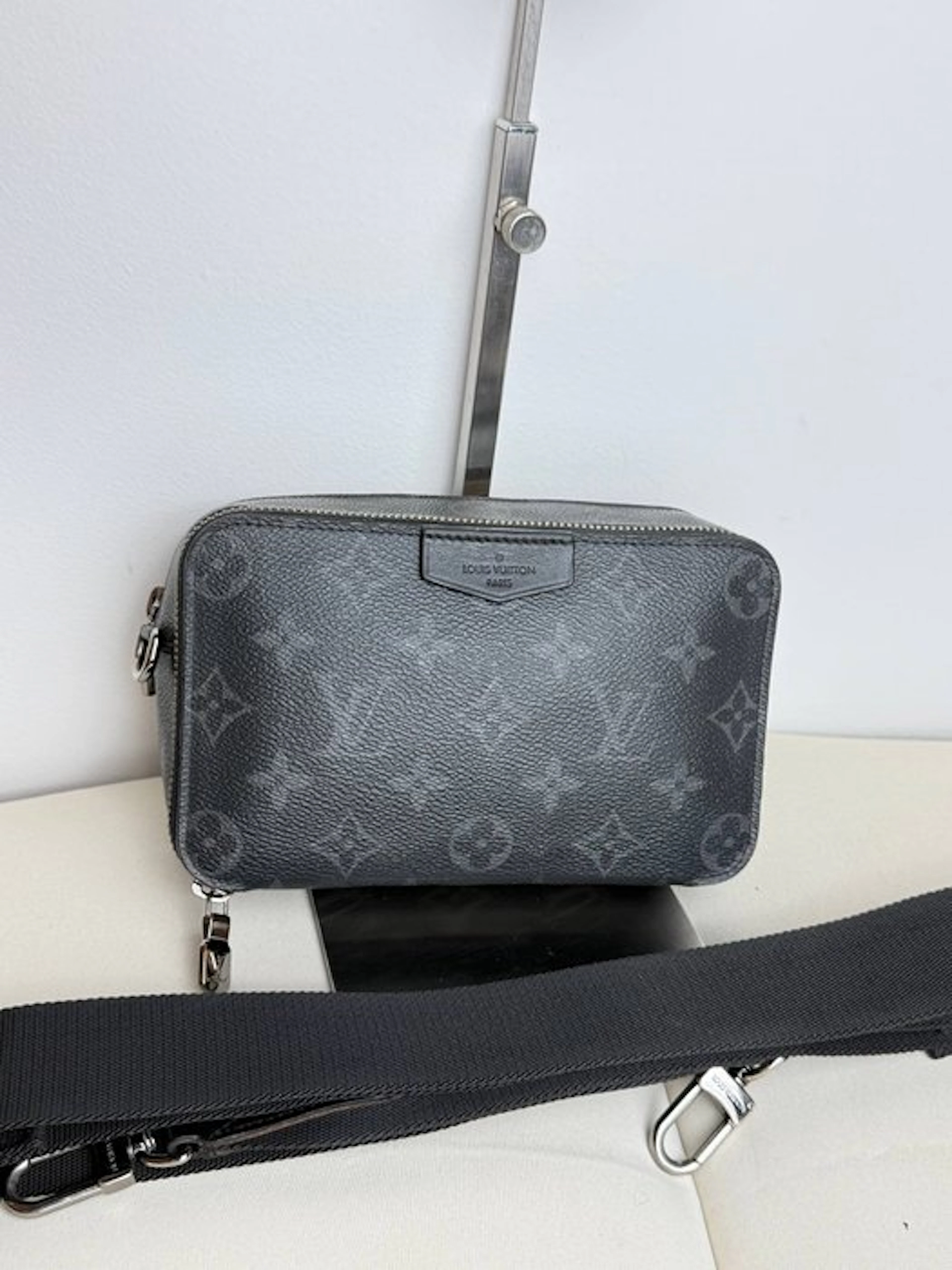 Louis Vuitton - Alpha Messenger - Shoulder bag