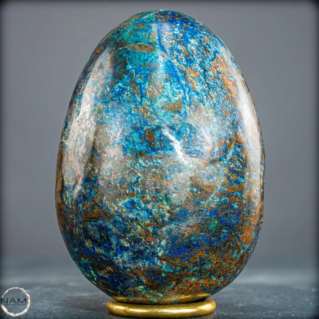 Fascinating azurite egg – Intense color play in an...