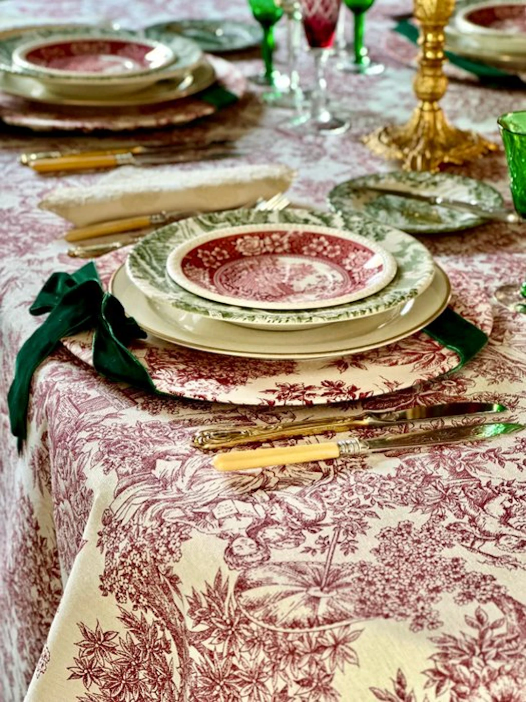 Toile de Jouy tablecloth with classic scenes