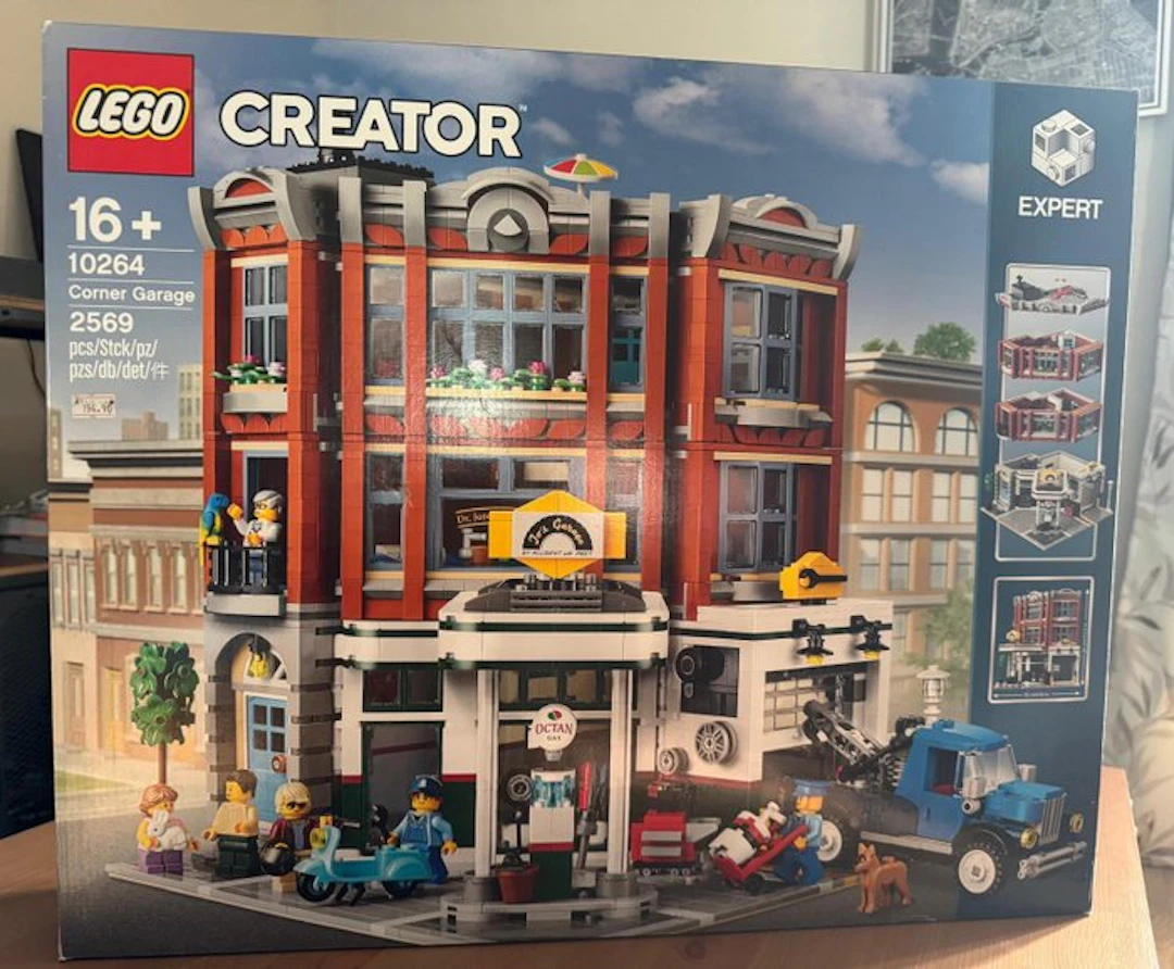 LEGO Set - 10264 - Creator Expert - Corner Garage