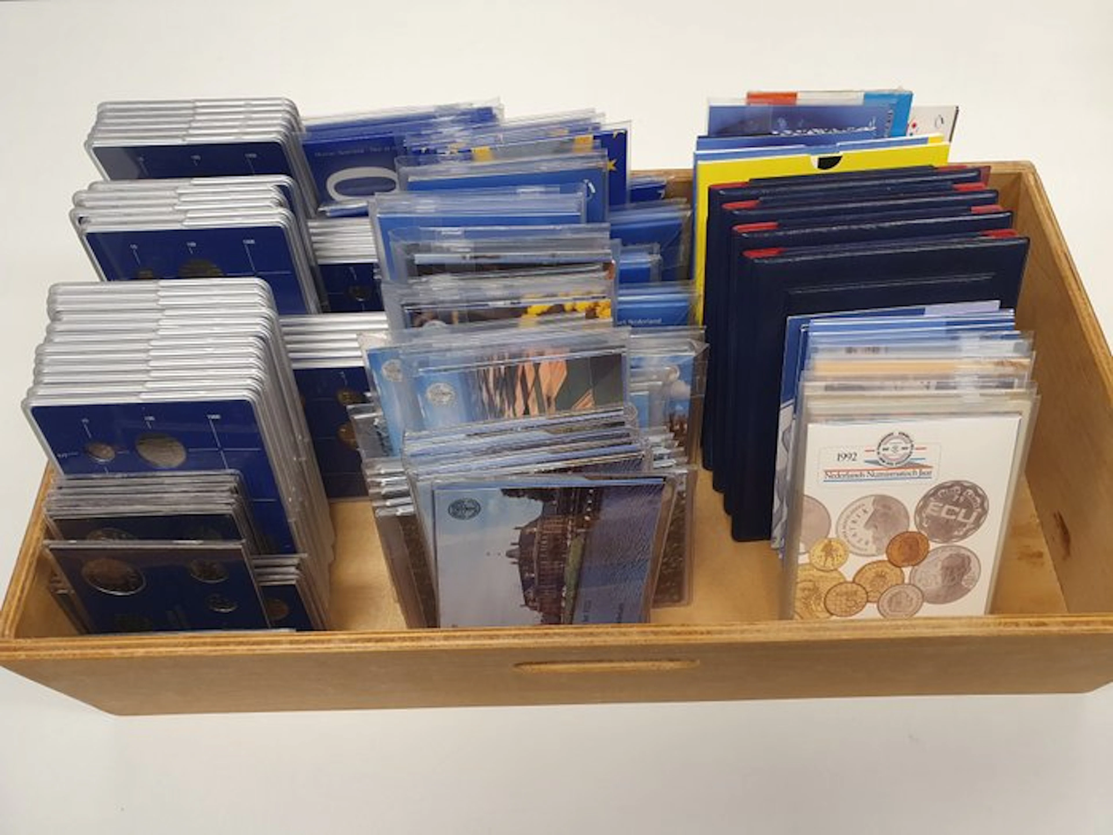Netherlands. Collectie 129 FDC & Proofsets 1977-2001 (No reserve price)