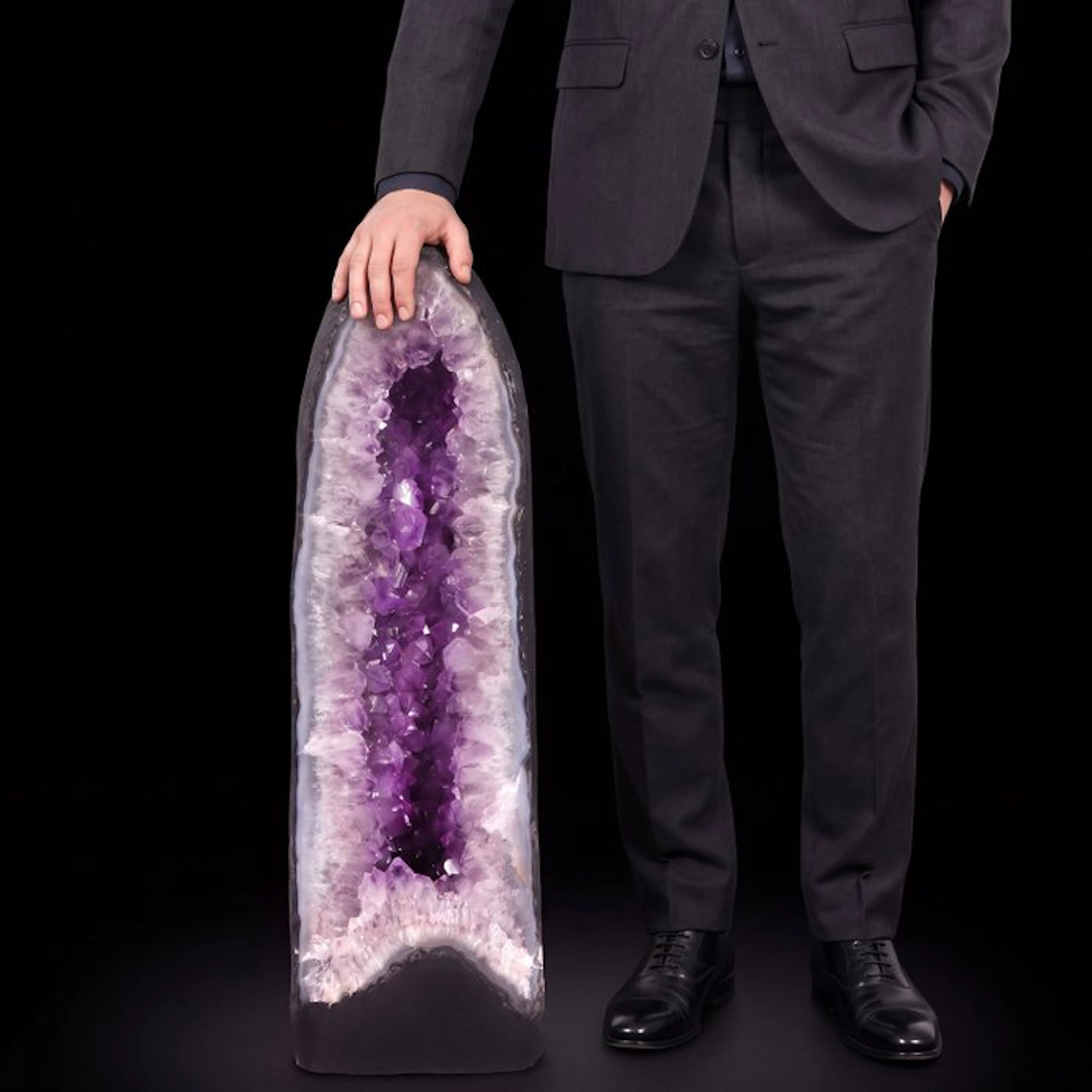 Top Quality - Vivid Amethyst - 62x22x22 cm - Cathedral Geode- 34.8 kg