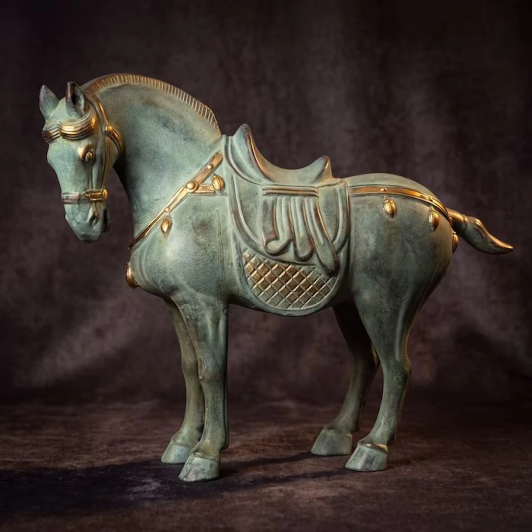 Statue, Exclusief sculptuur van een Tang-Dynastie stijl...