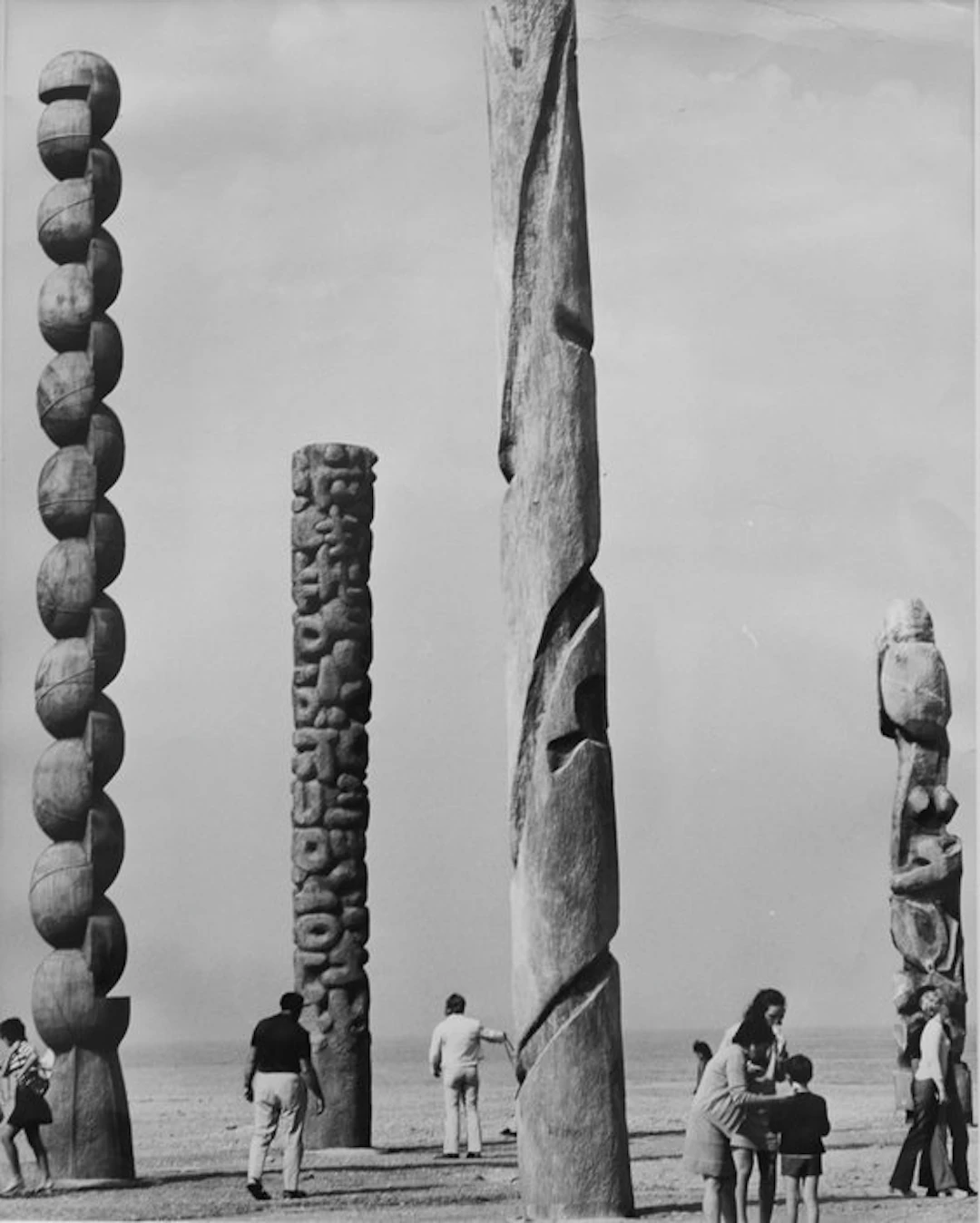 Jean ribiere - Le Musée des Sables - Les Totems - Port-Barcarès - 1979