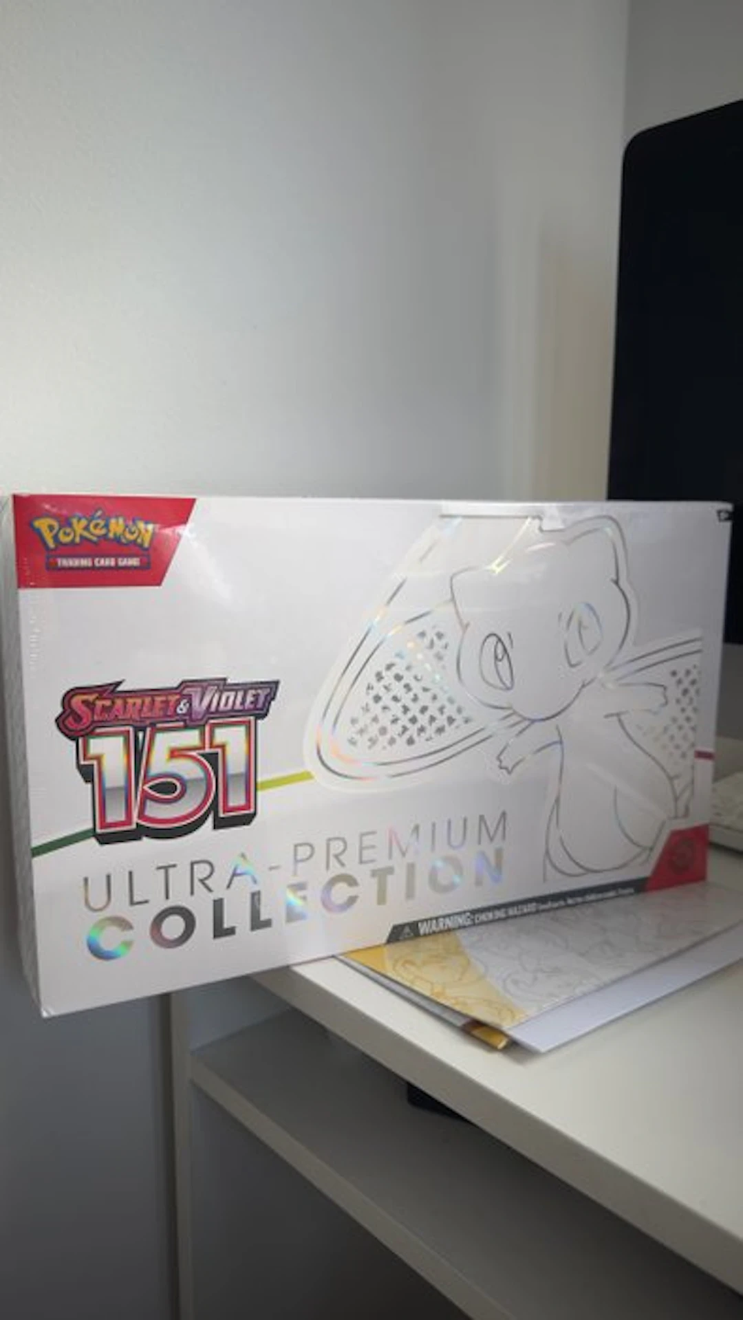 Pokémon - 1 Box - Scarlet & Violet 151 Ultra-Premium...