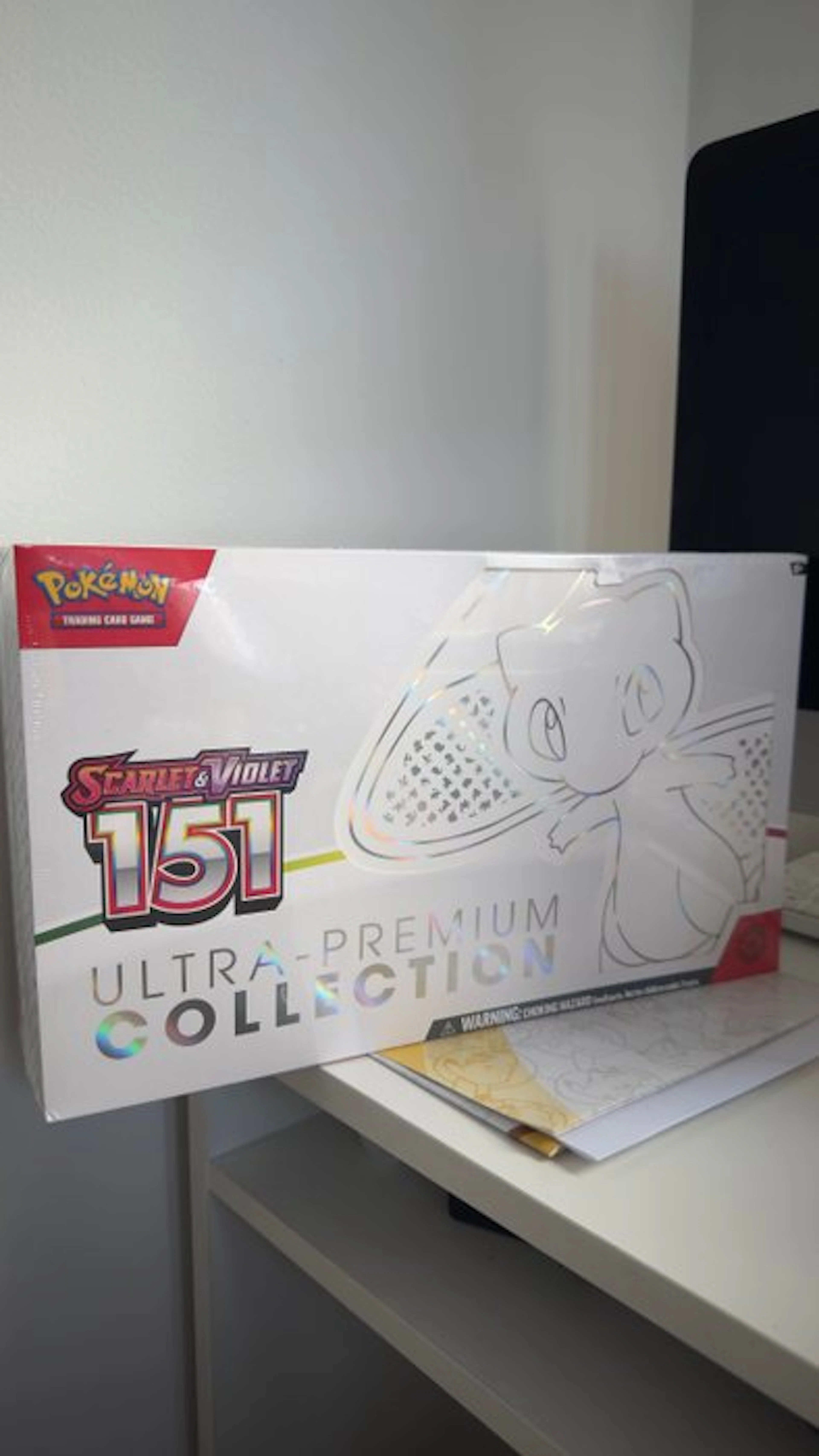 Pokémon - 1 Box - Scarlet & Violet 151 Ultra-Premium...