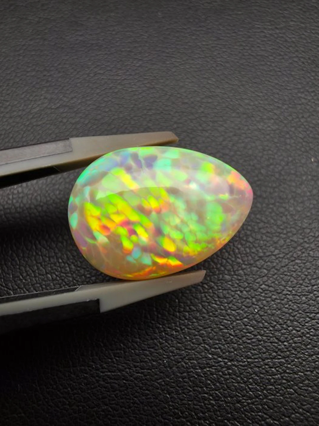 9.9cts Natural White Opal Honey Comb Pattern | 4K video...